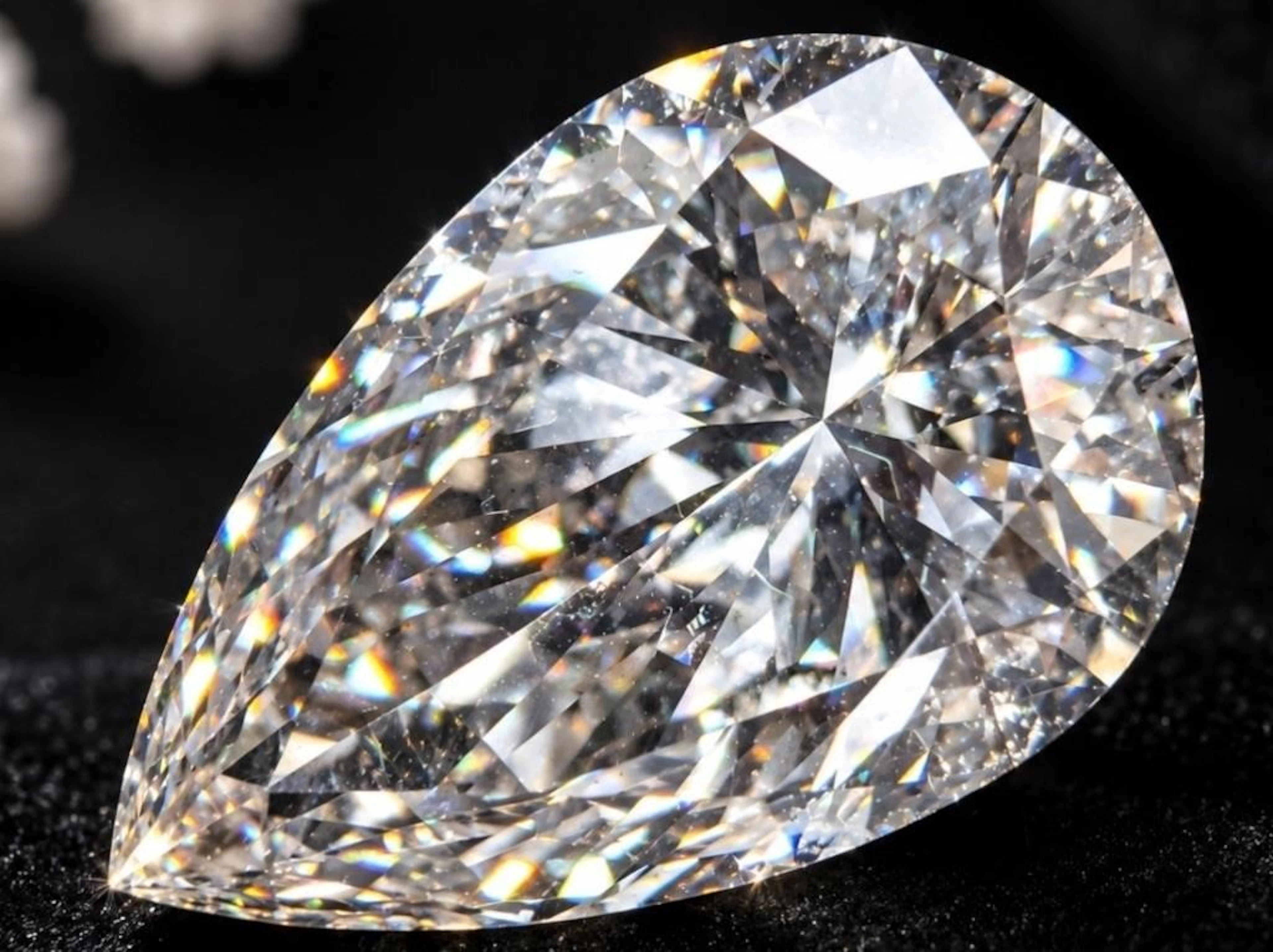 $4400, Lab-grown diamond (3.7ct)gemstone, retail v