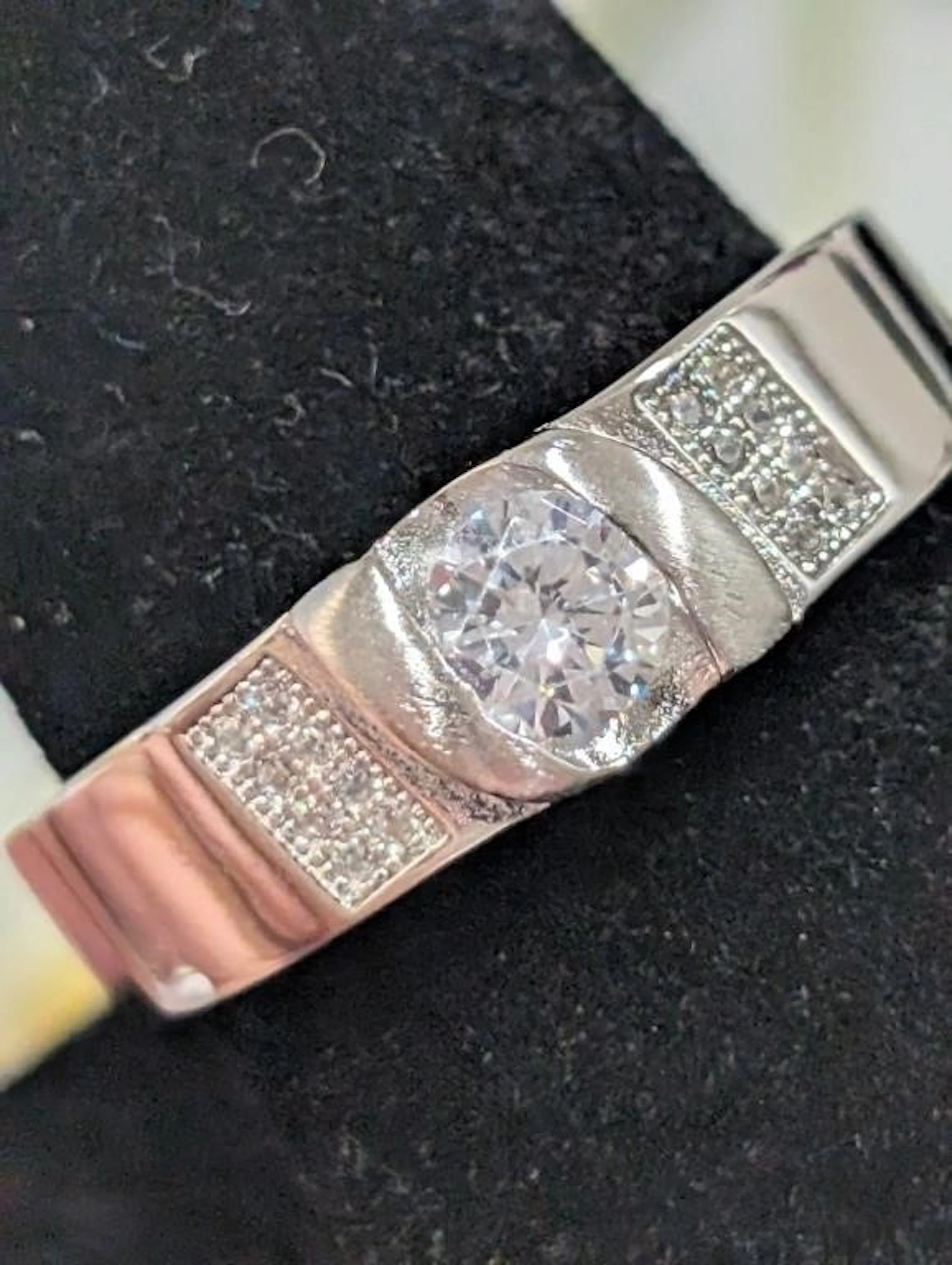 $140, Silver(5.58g), CZRing, size 9.5, appraised/r