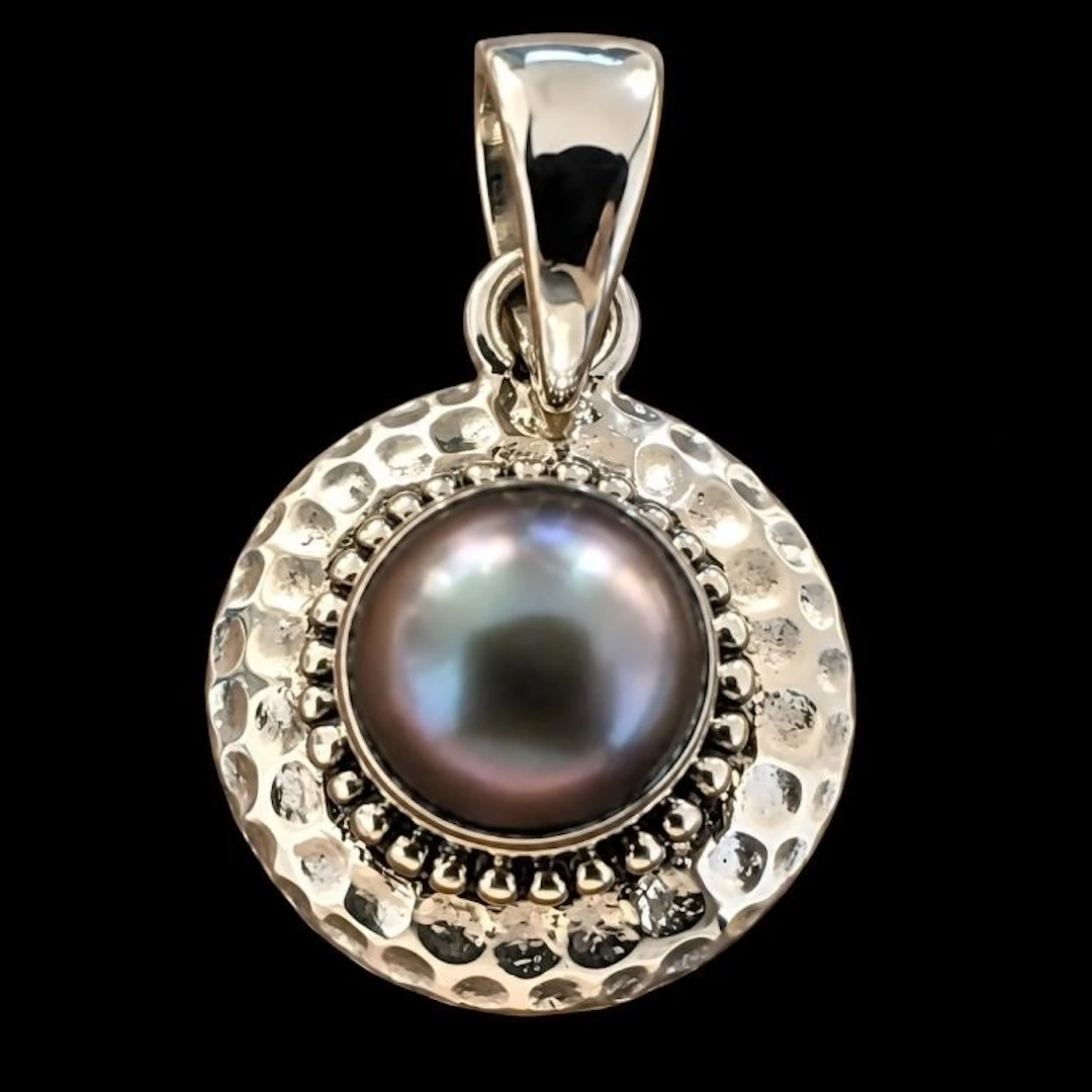 $90, silver(3g), pendant, retail value $90