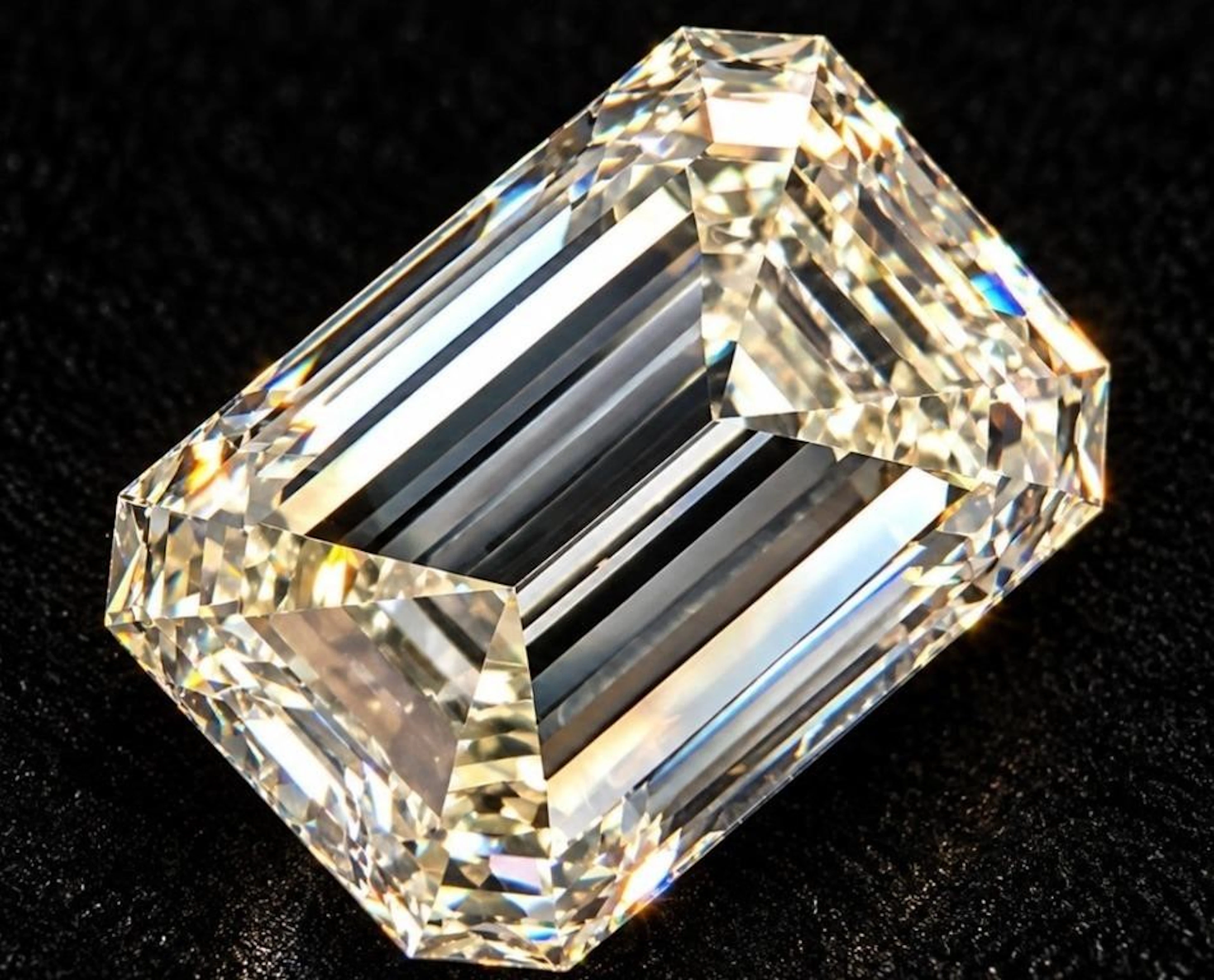 $10000, Lab-grown diamond (7.9ct)gemstone, retail