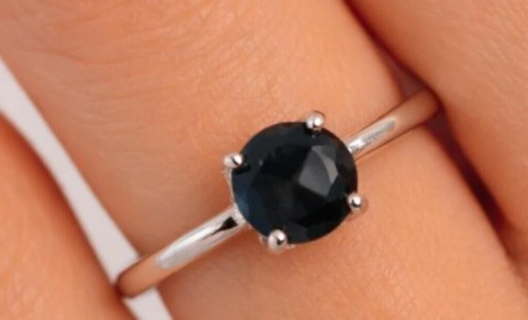 $700 10K(1.27g) Black Diamond(0.87ct) Ring
