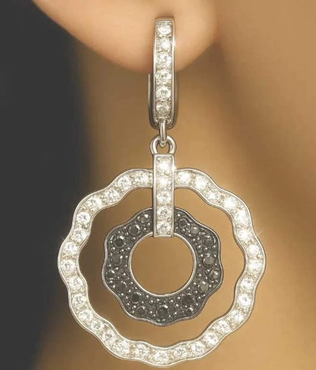 $8465 14K 9.48g Diamond (2.4ct) (Black 1.4ct