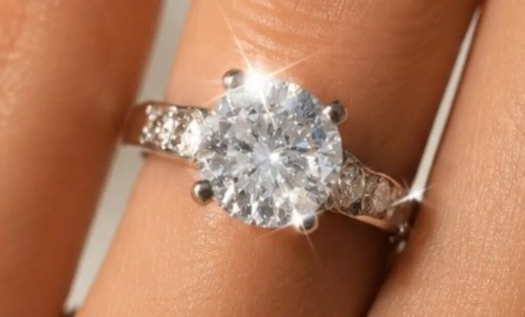 $6605, 14k(3.7g), diamond (1.1ct), diamond (0.5ct)