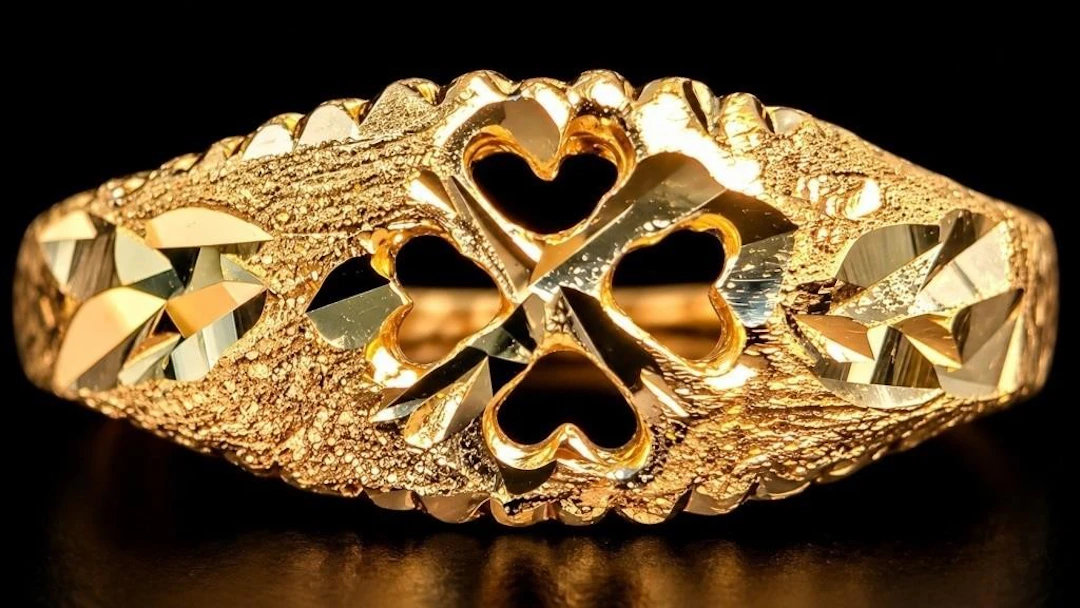 $980, 10k(1.39g), ring, size 4.5, retail value $98