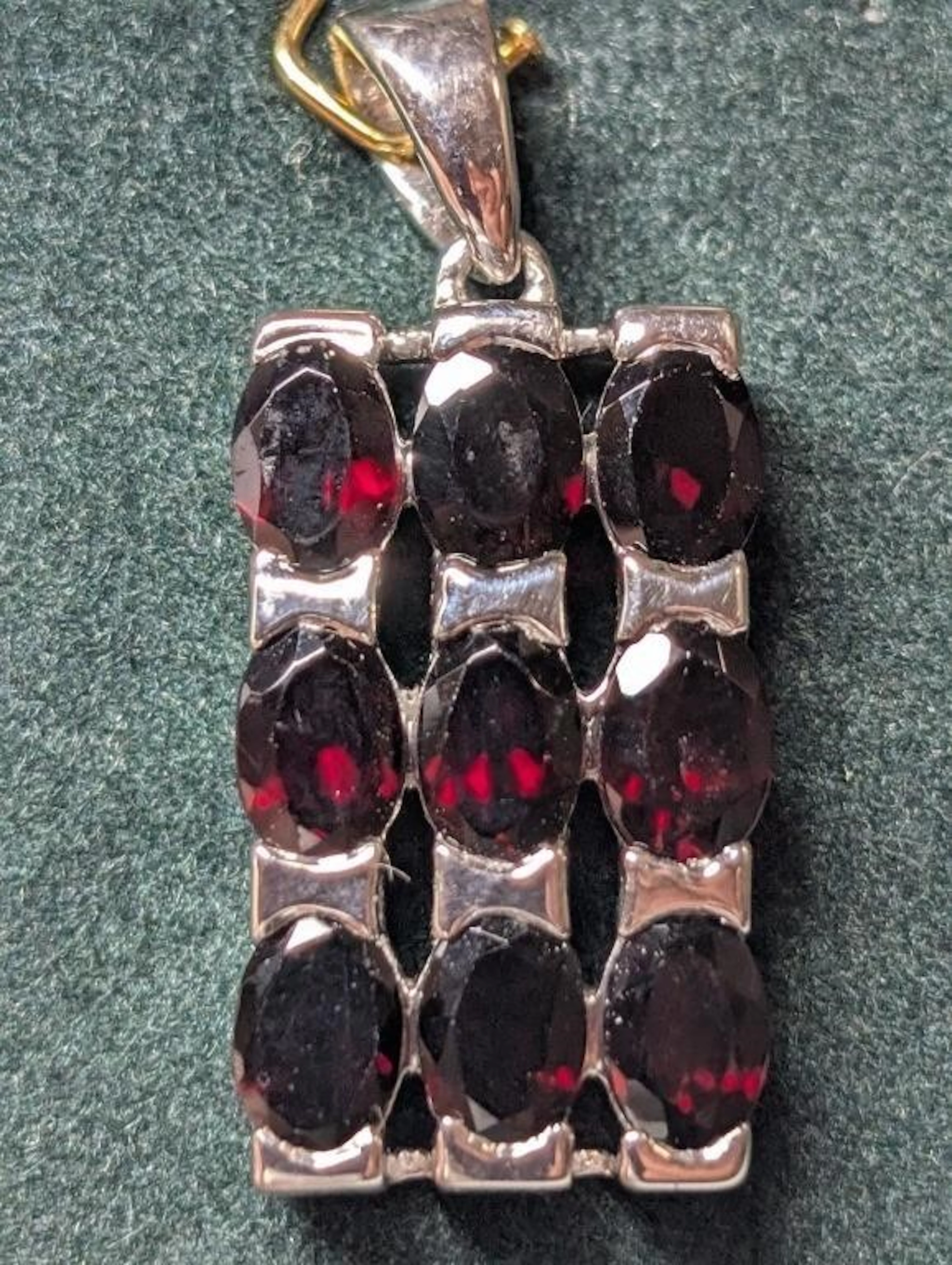 $110, Silver(4.27g), Garnet (app 9ct)Pendant, appr