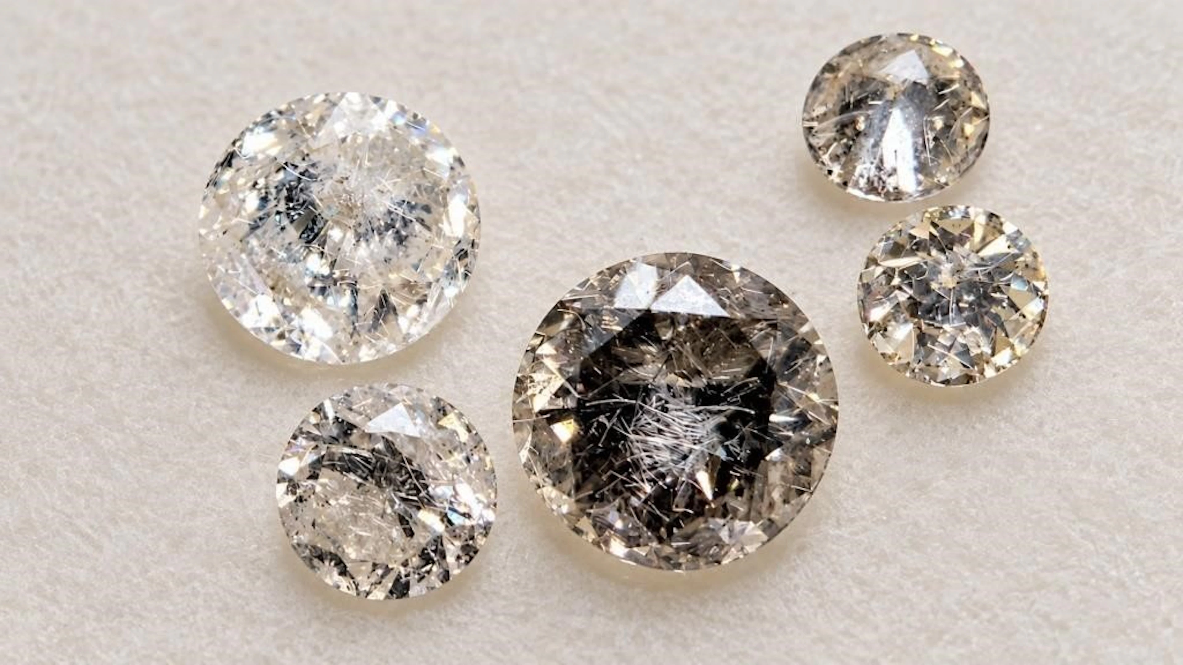 $2000, Assorted natural diamonds (1ct)gemstone, re