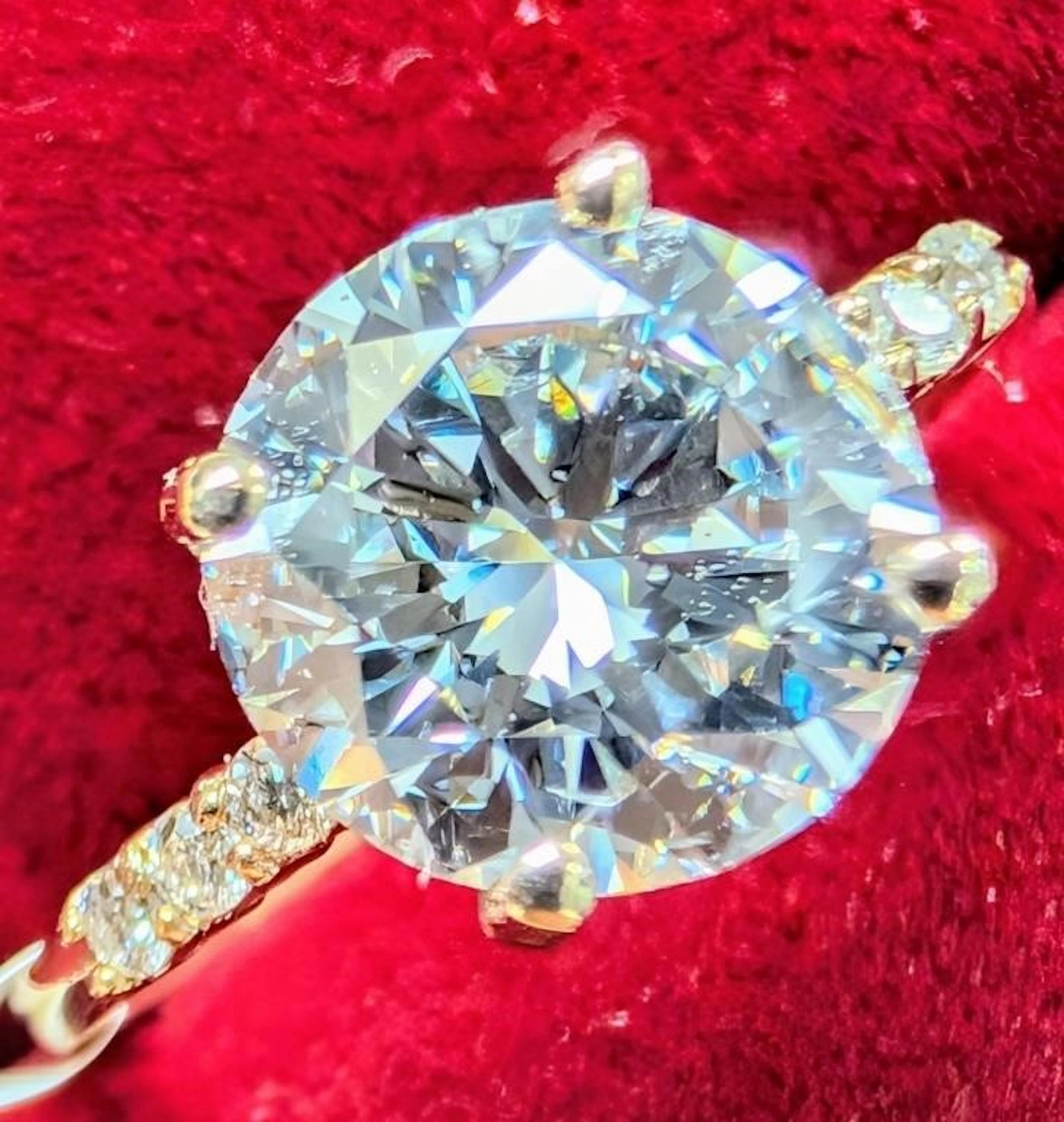 $3300, 10K(2.09g), LAB DIAMOND (2.1ct), MOISSANIT