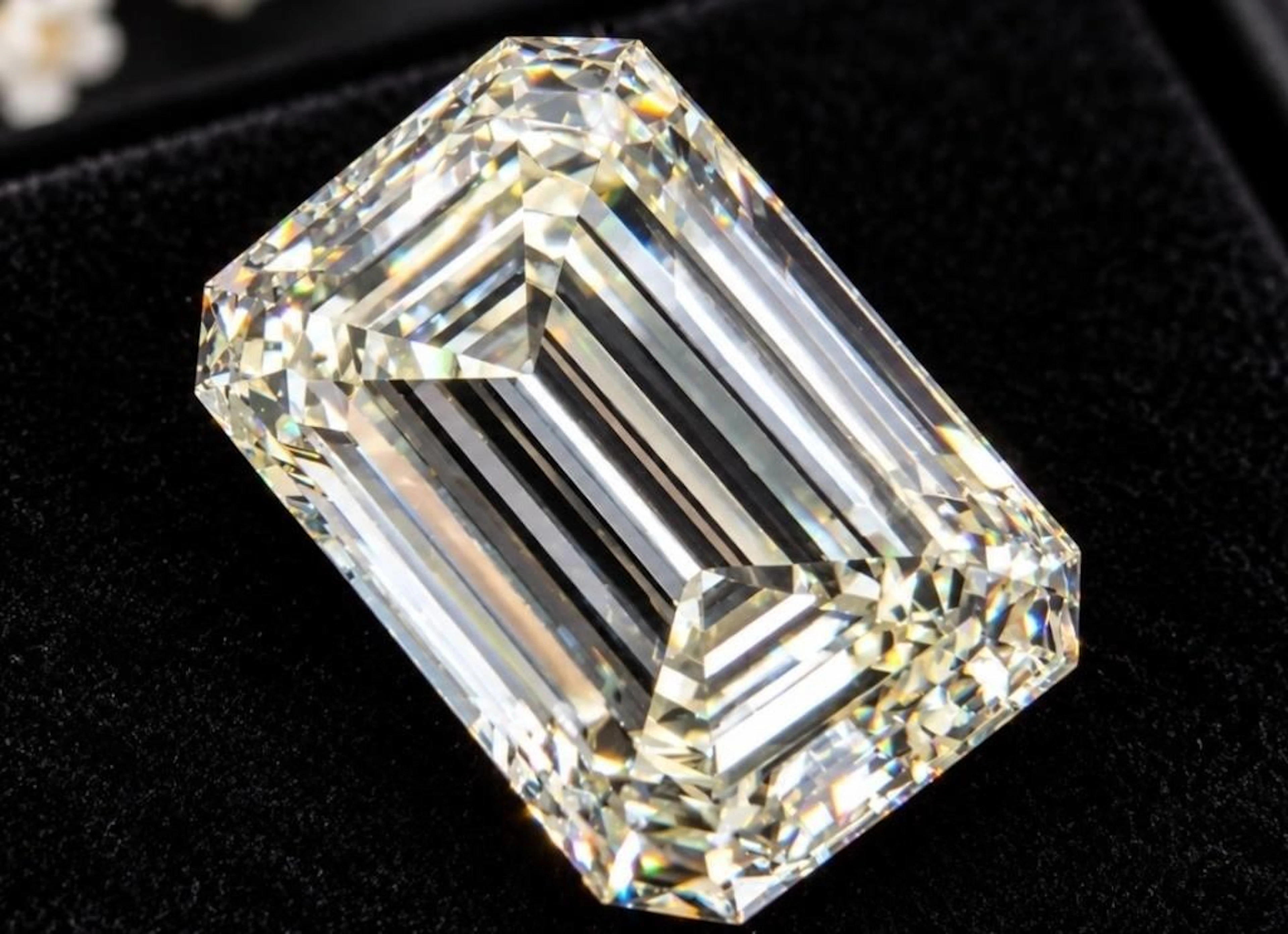 $10000, Lab-grown diamond (7.5ct)gemstone, retail