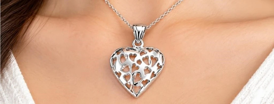 $30, silver(1g), pendant, retail value $30
