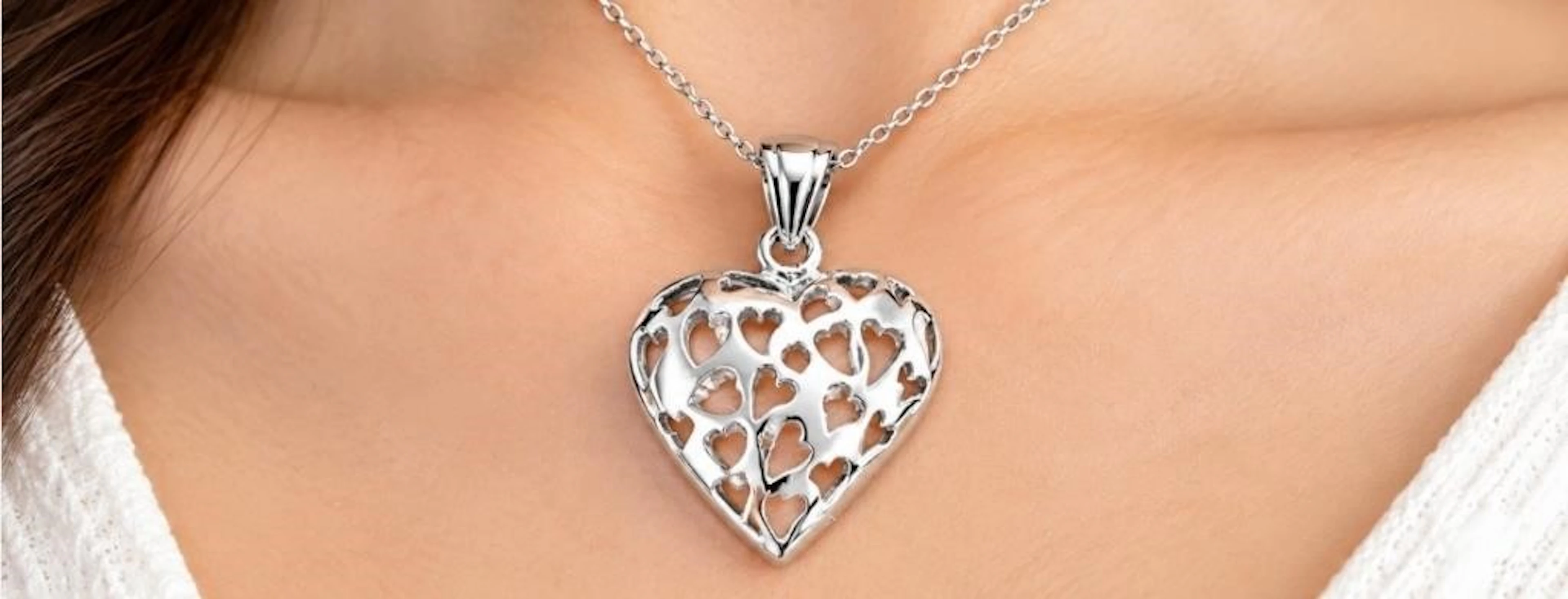 $30, silver(1g), pendant, retail value $30