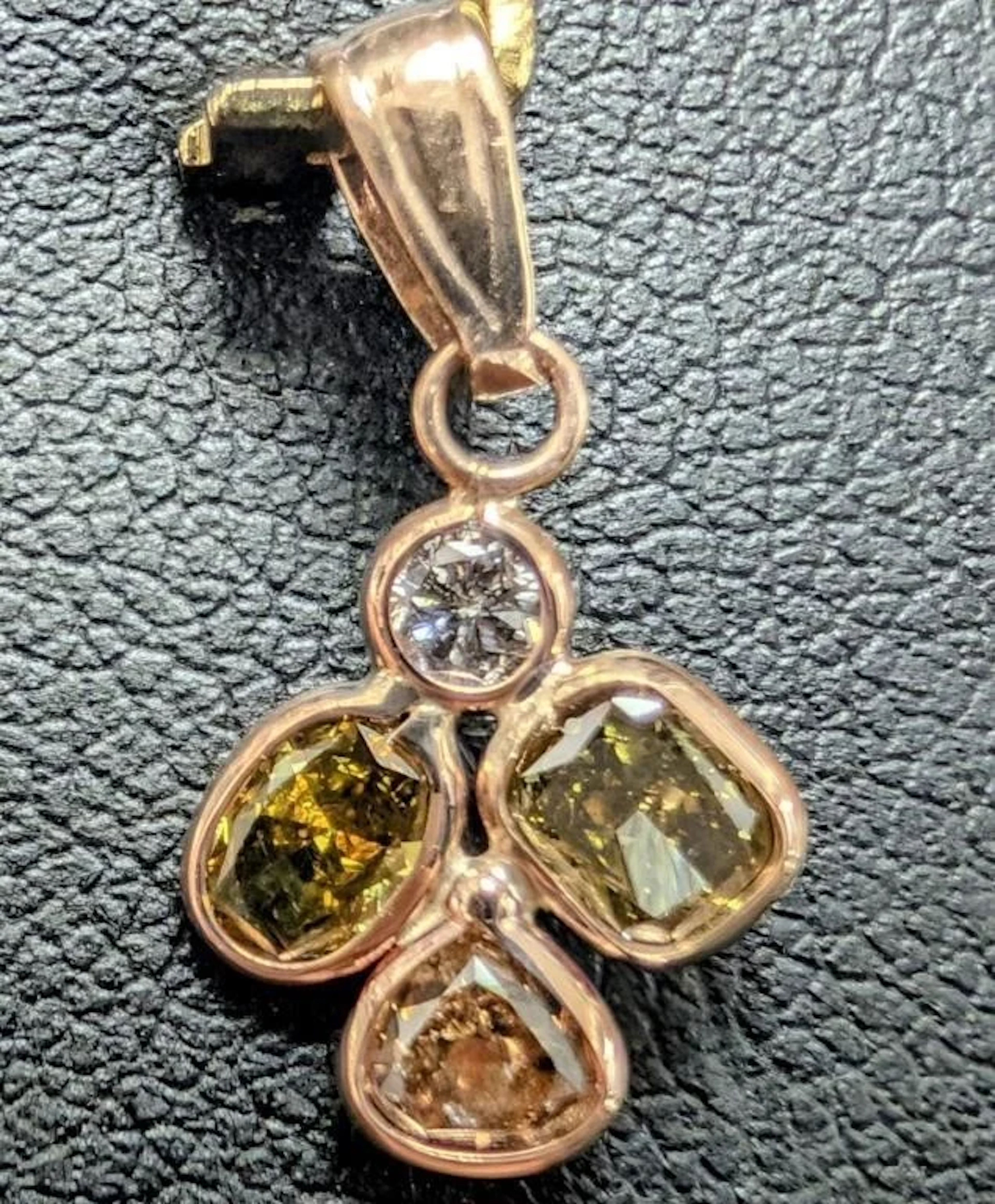 $3520, 14k(0.53g), natural color diamond (0.9ct)
