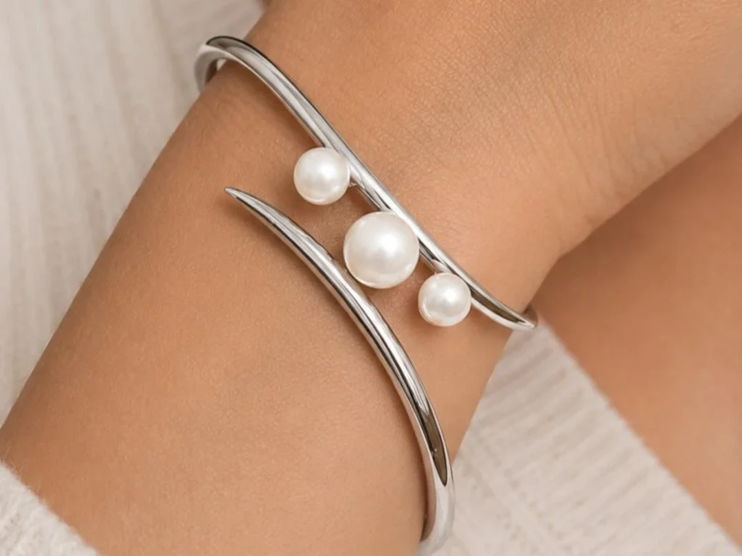 $460, Silver(18.27g), F.W Pearl BangleBracelet, ap
