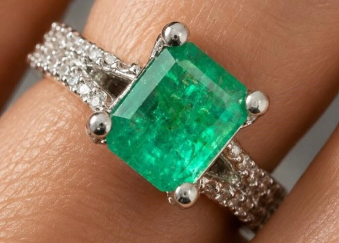 $5900, 14k(4.04g), emerald (1.09ct), lab diamond (