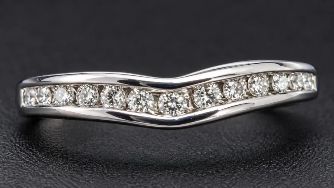 $2000, 14k(1.8g), diamond (0.16ct)ring, size 5.5