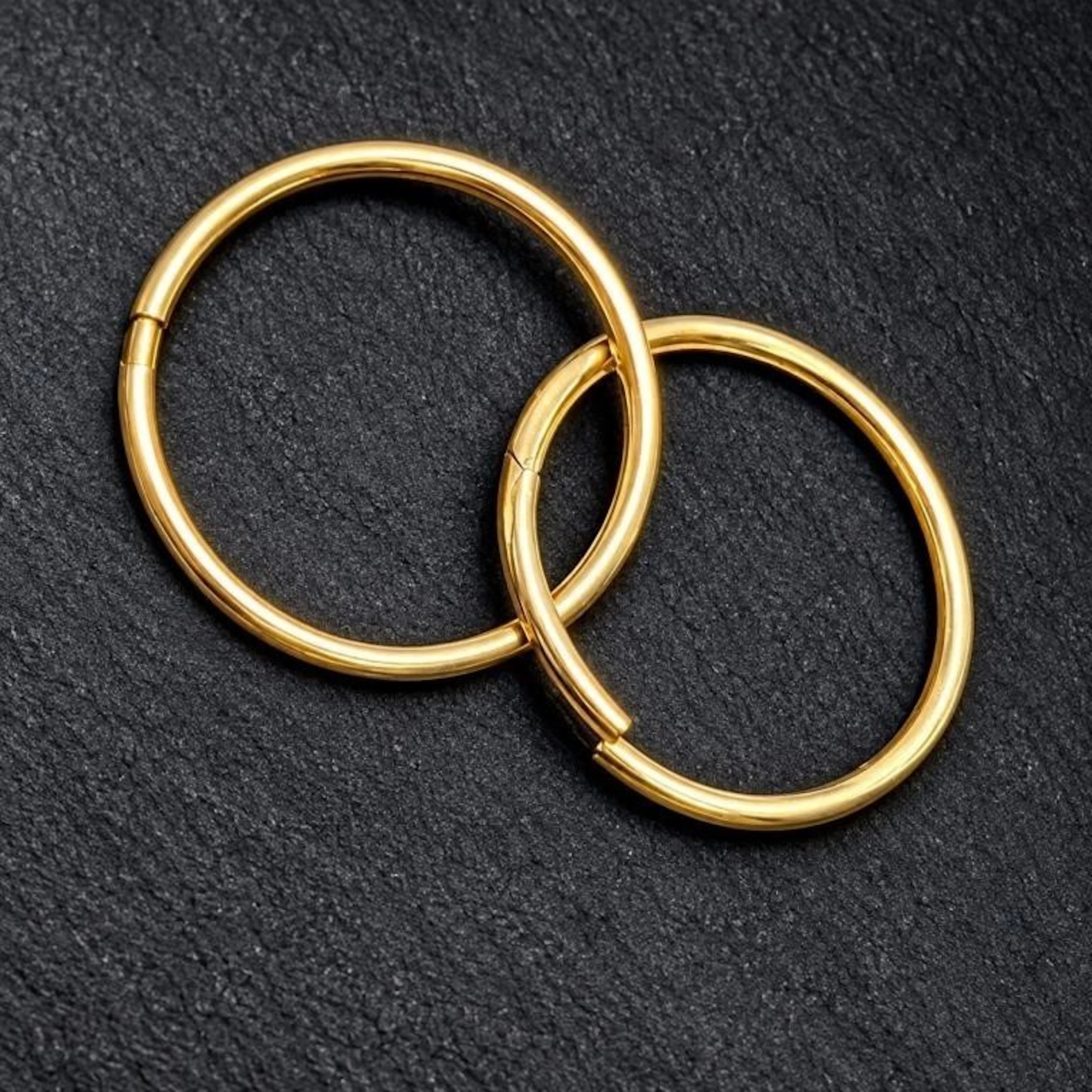 $180, 10k(0.24g), earring, retail value $180