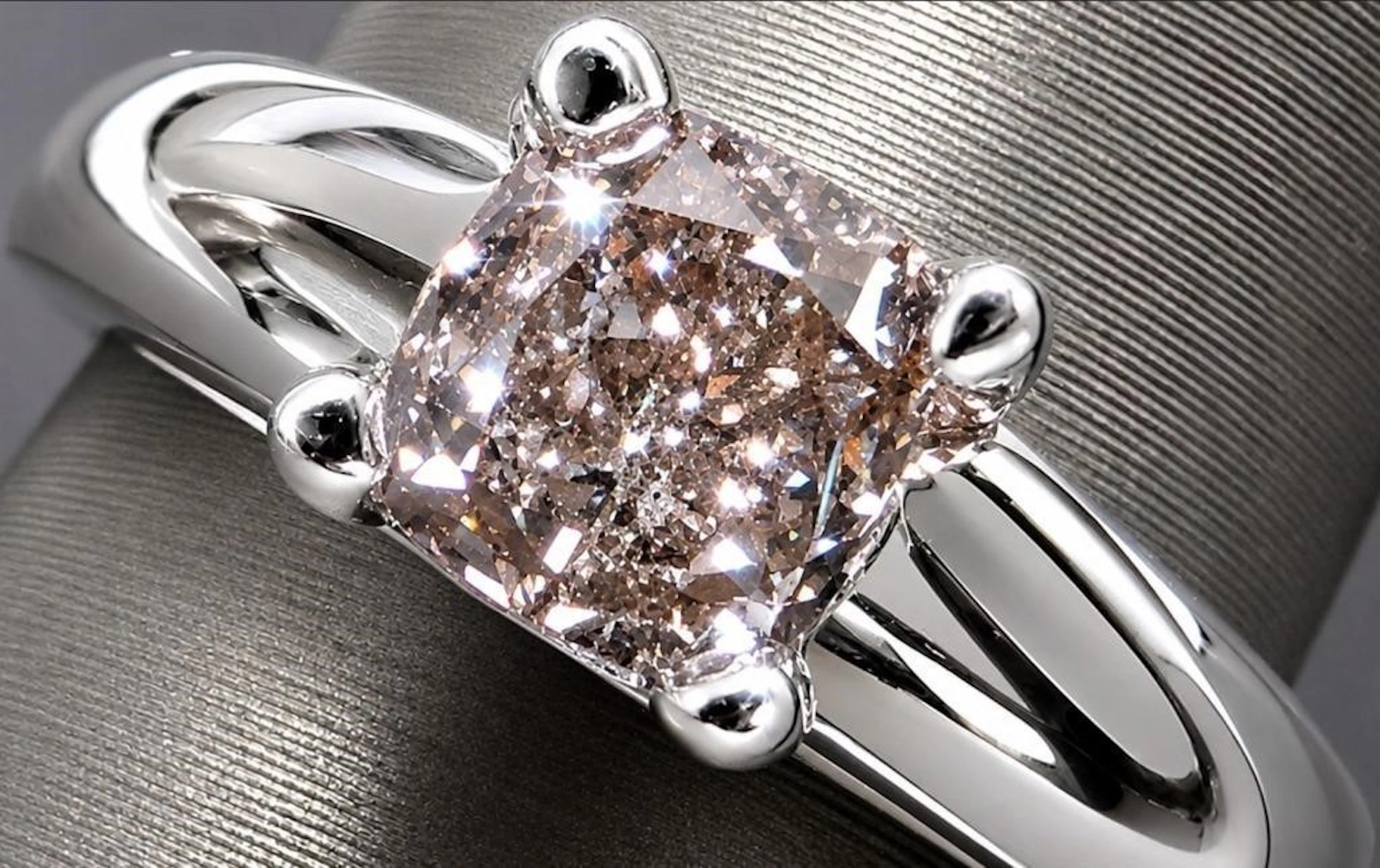 $18475, 18k(6.22g), natural pinkish brown diamond