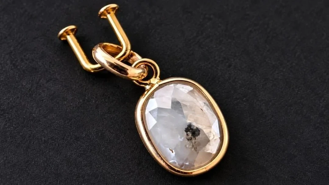 $1600, 10kdiamond (0.8ct)pendant, retail value $16