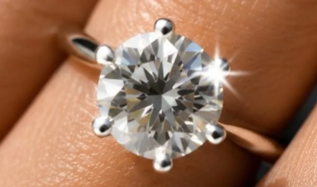 $6500, 14k(1.8g), diamond (1.1ct)ring, size 6, app