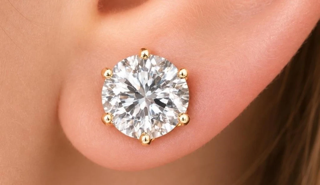 $1000, 14k lab diamond (0.4ct) earring, retail va