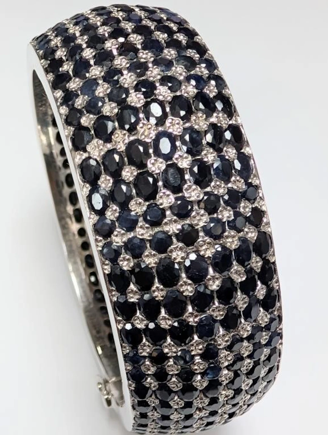 $5000, SILVER(84.63g), NATURAL SAPPHIRE (33.6ct)