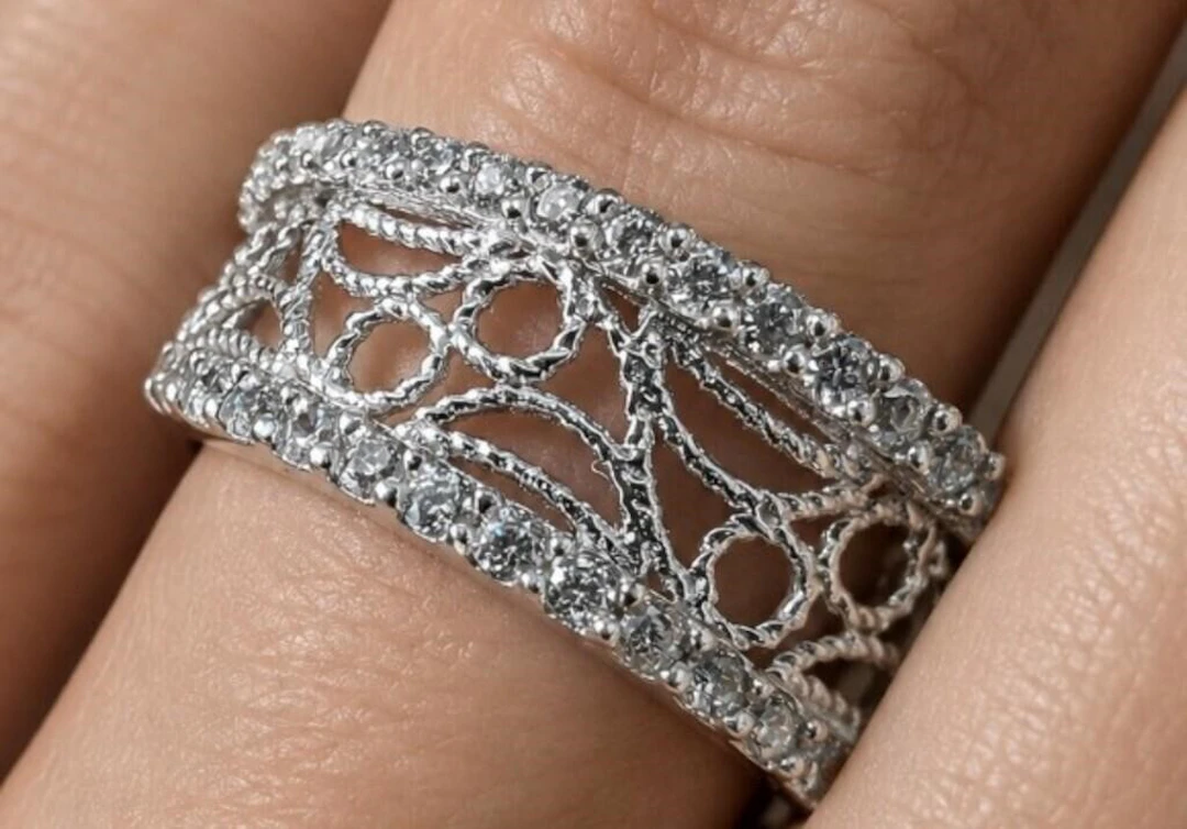 $1800, 10k(1.32g), czring, size , retail value $18