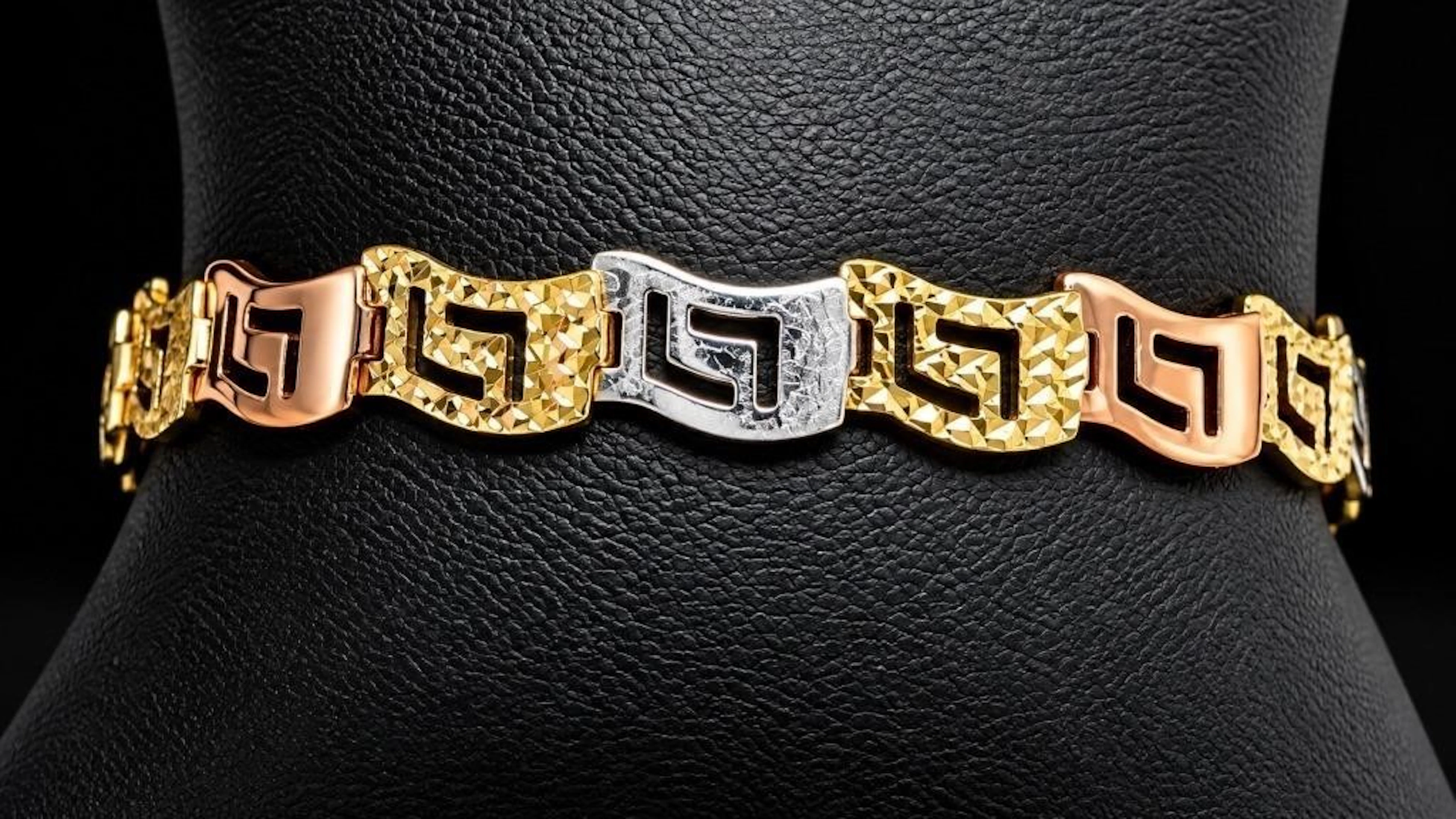 $2800, 10k(3.97g), bracelet 7", retail value $280