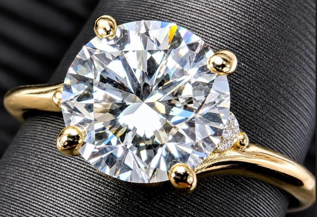 $4800, 10k(2.66g), lab diamond (2.15ct)ring, size