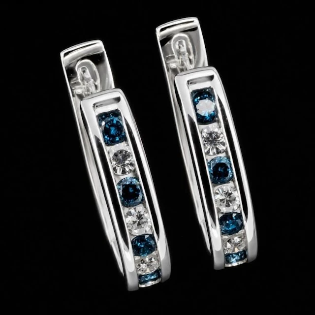 $2205, 10k(2.54g), natural diamond (0.25ct)earring