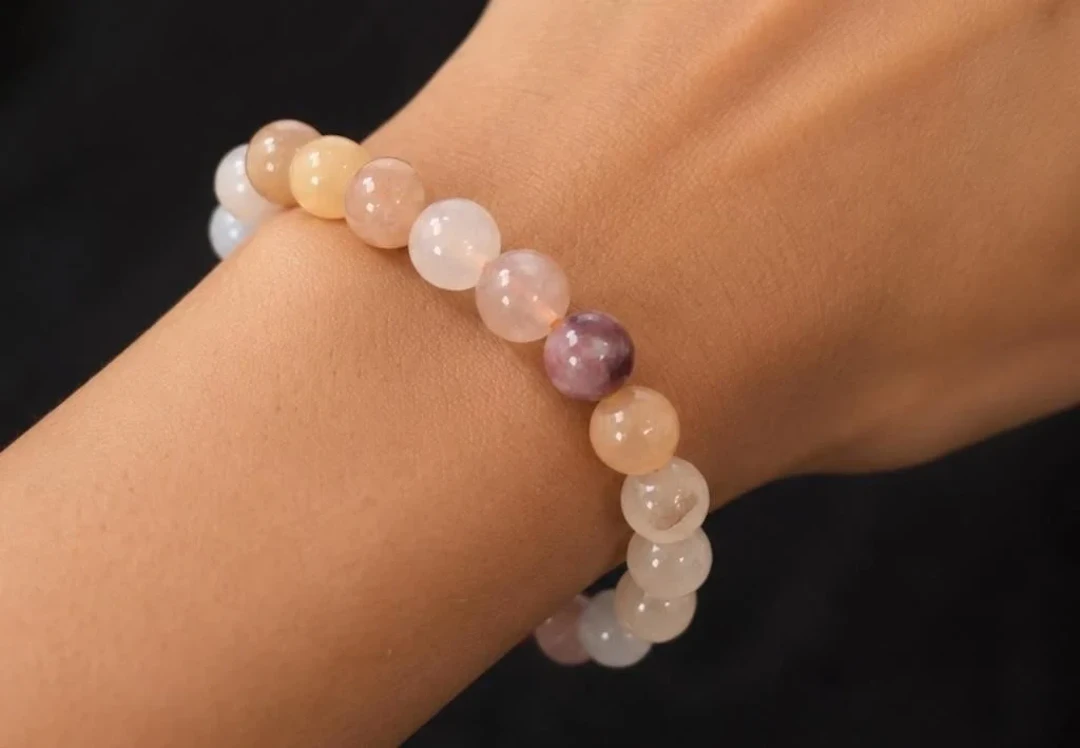 $200, natural agatebracelet, retail value $200