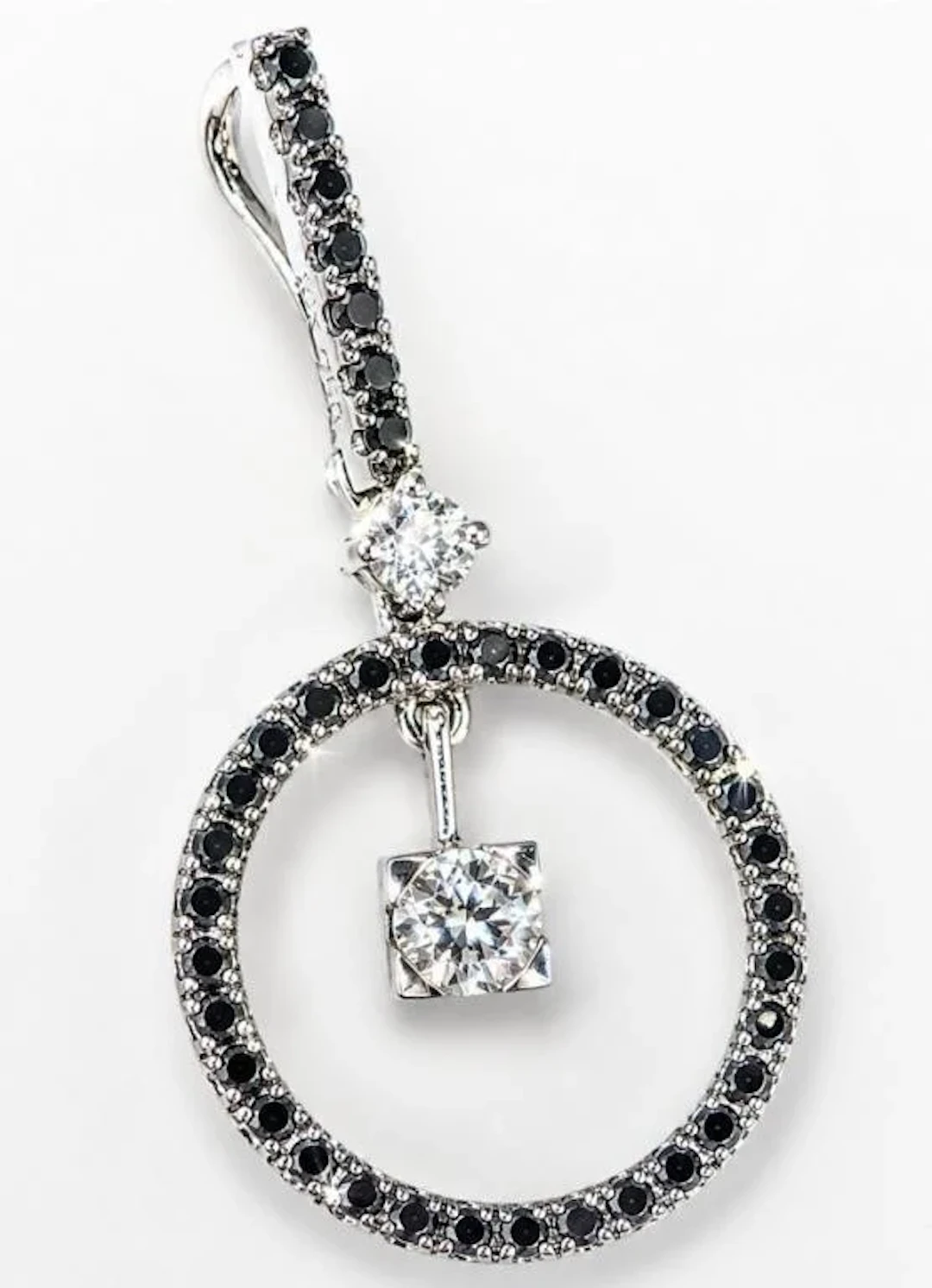 $2625, 18k(2.18g), natural diamond (0.41ct) pend