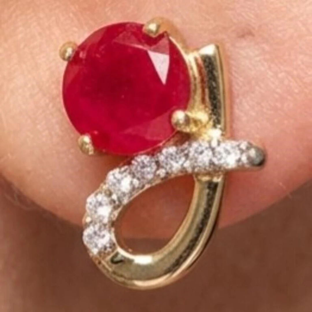 Gold-Plated Silver 2.45g Red Onyx Cz 1.55ct Earrin