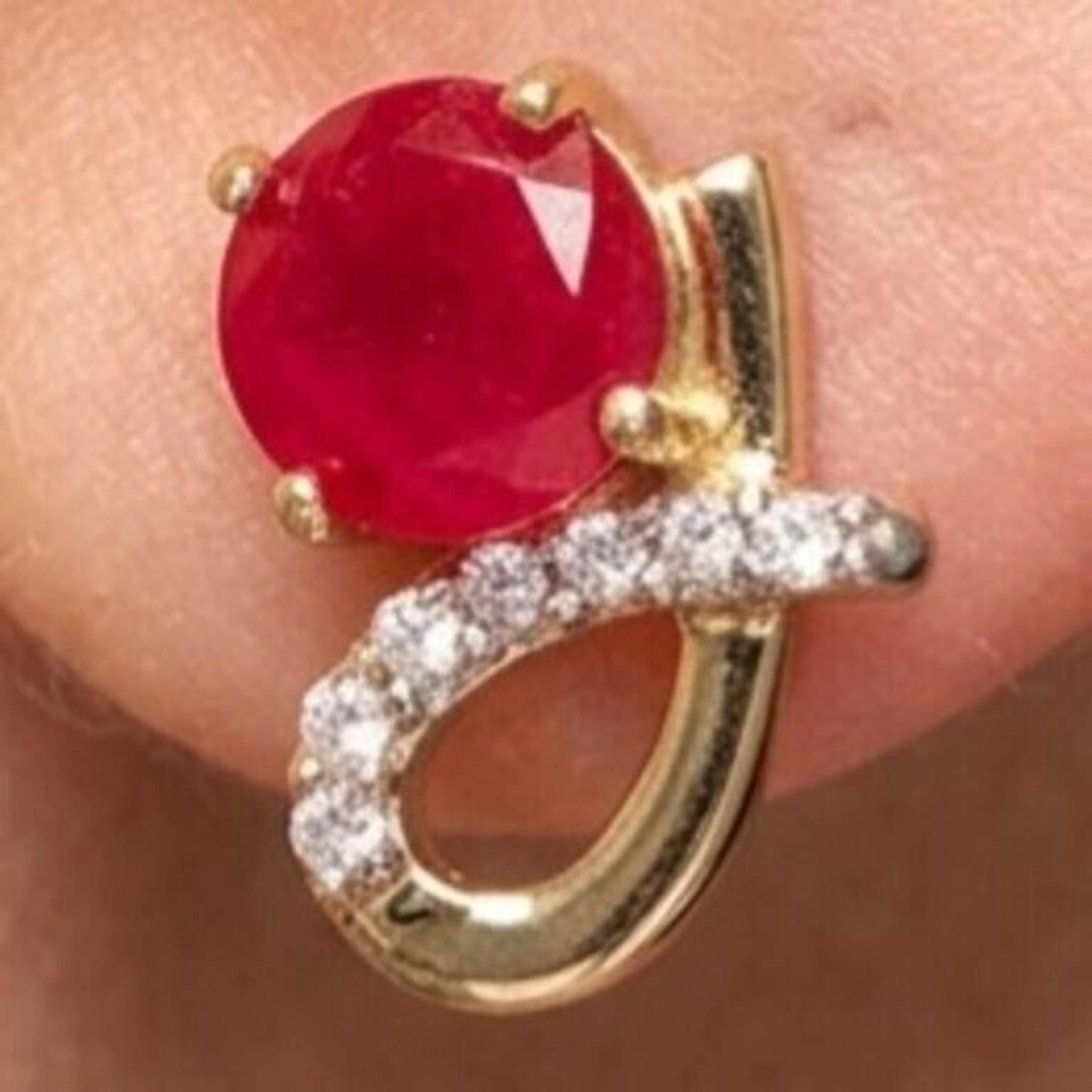 Gold-Plated Silver 2.45g Red Onyx Cz 1.55ct Earrin