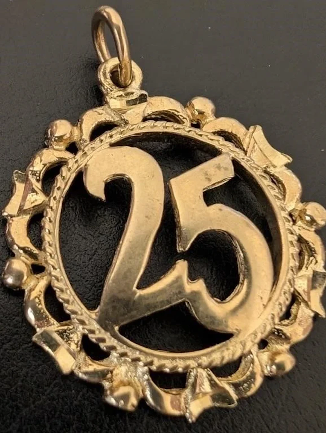$1350, 10k(1.96g), pendant, retail value $1350