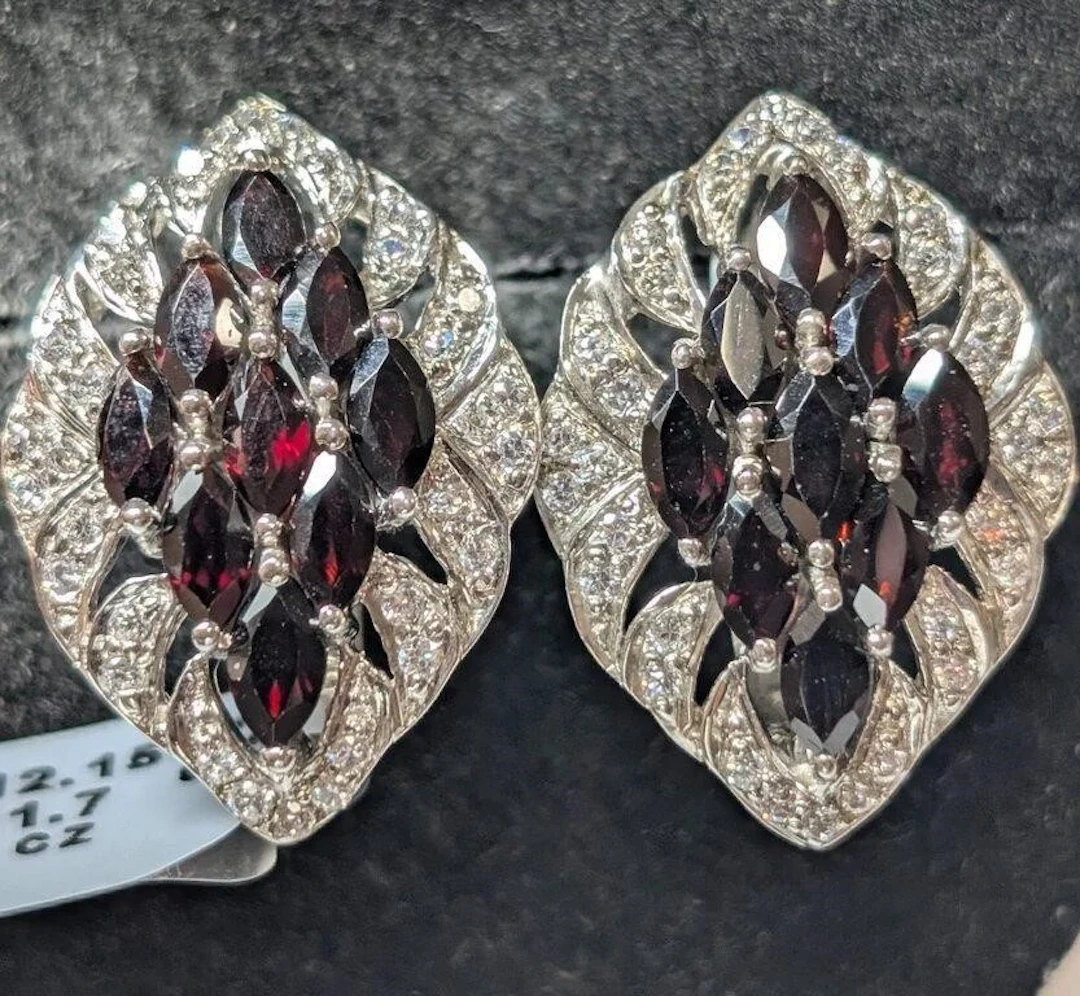 $300, Silver(12.16g), Garnet (11.7ct)Earring, appr
