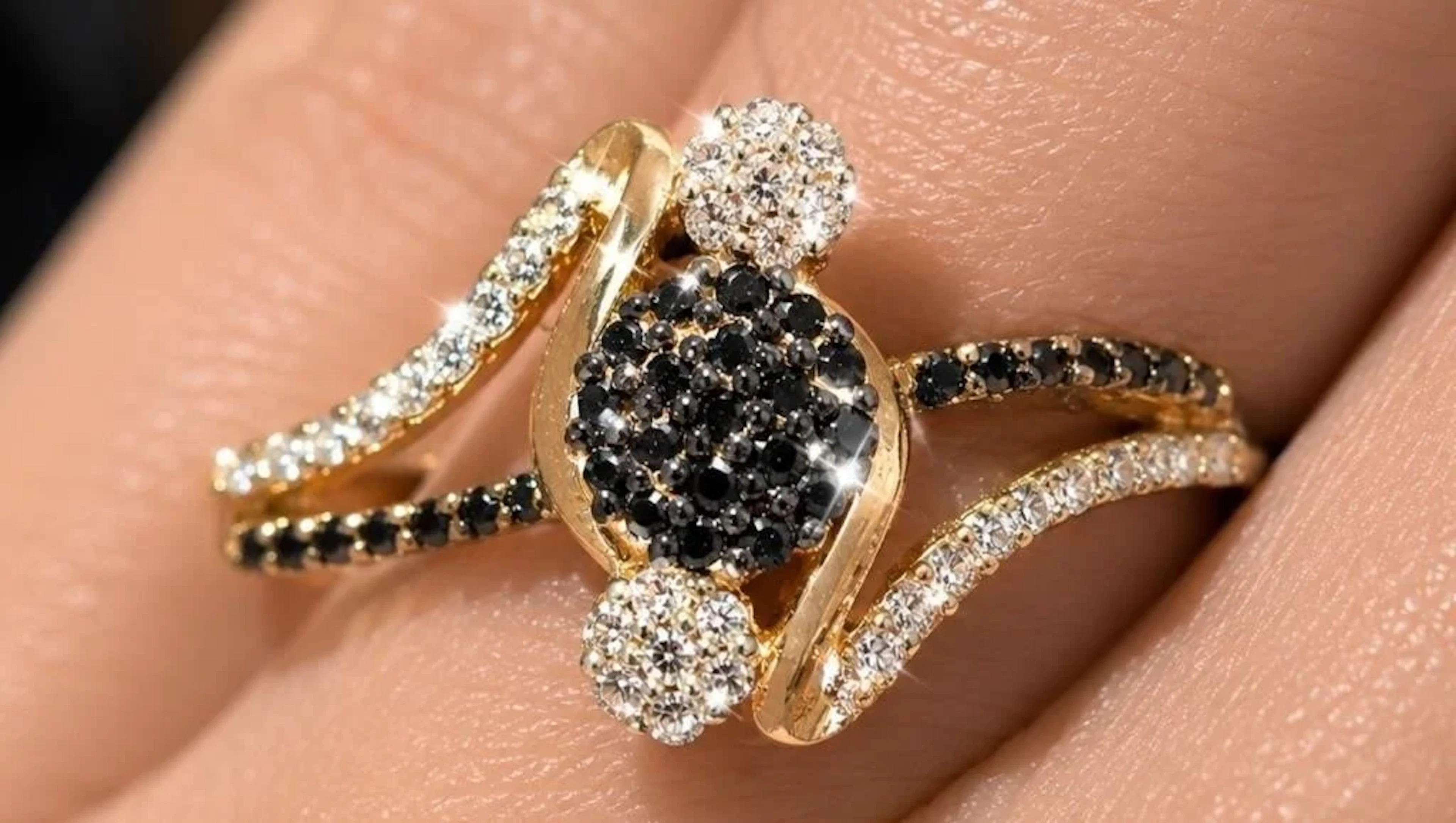 $4000, 10k(2.65g), natural diamond (0.25ct)ring, s