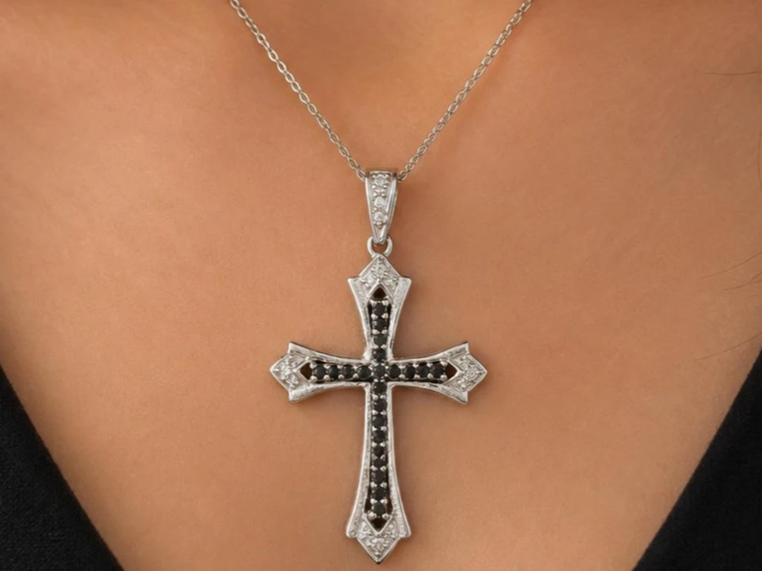 $100, Silverwhite & Black dimaondPendant, appraise