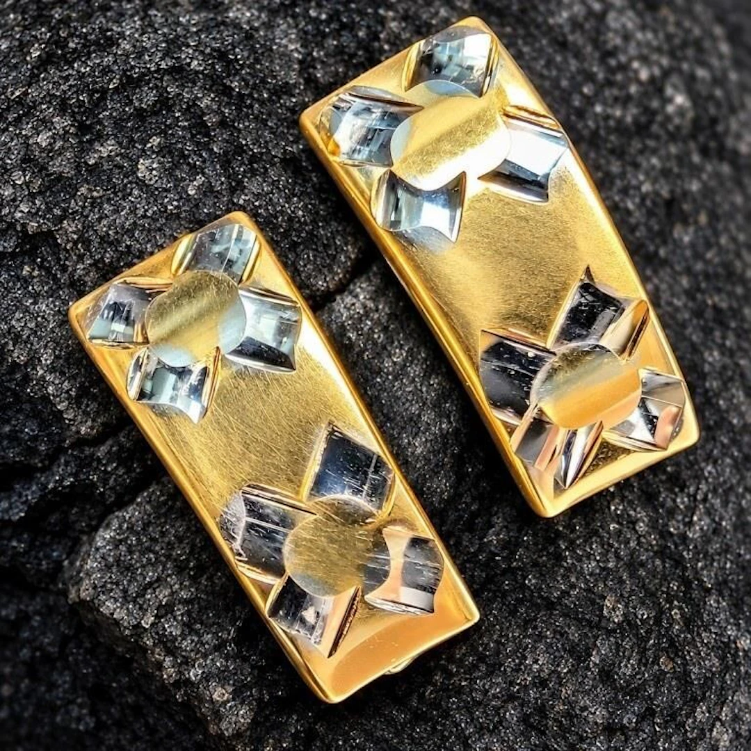 $700, 10k(0.97g), earring, retail value $700