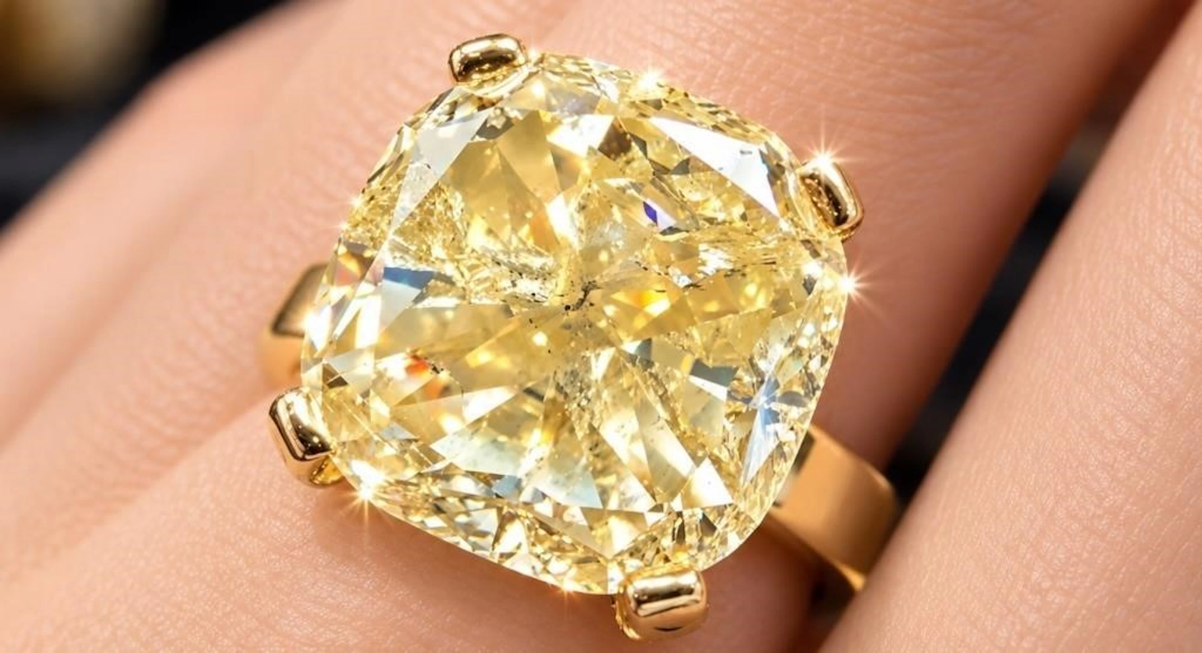 $106275, 10k(4.65g), natural color diamond (10.1