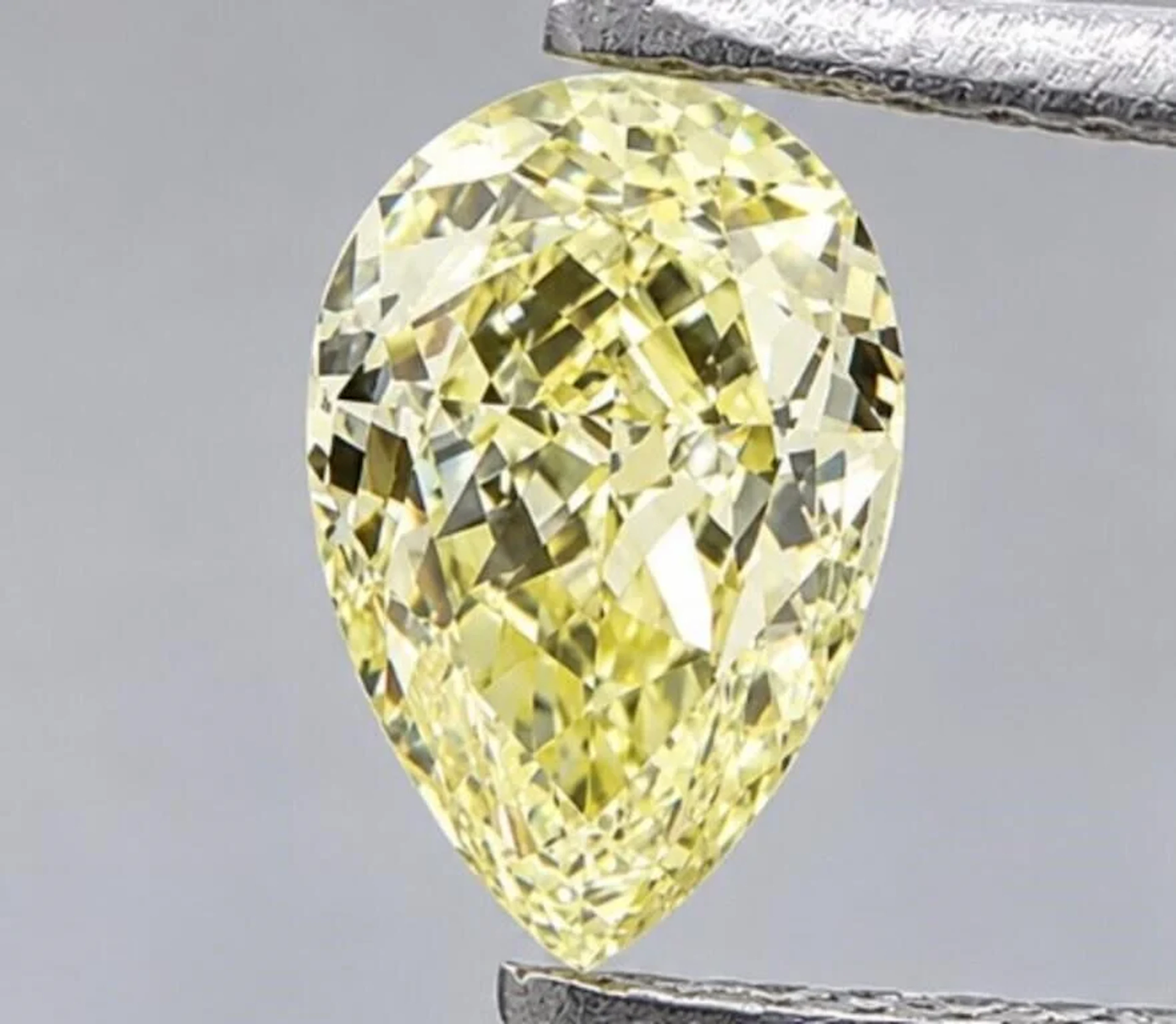 $4100* GIA Certified, natural diamond 0.8ct.PEAR M