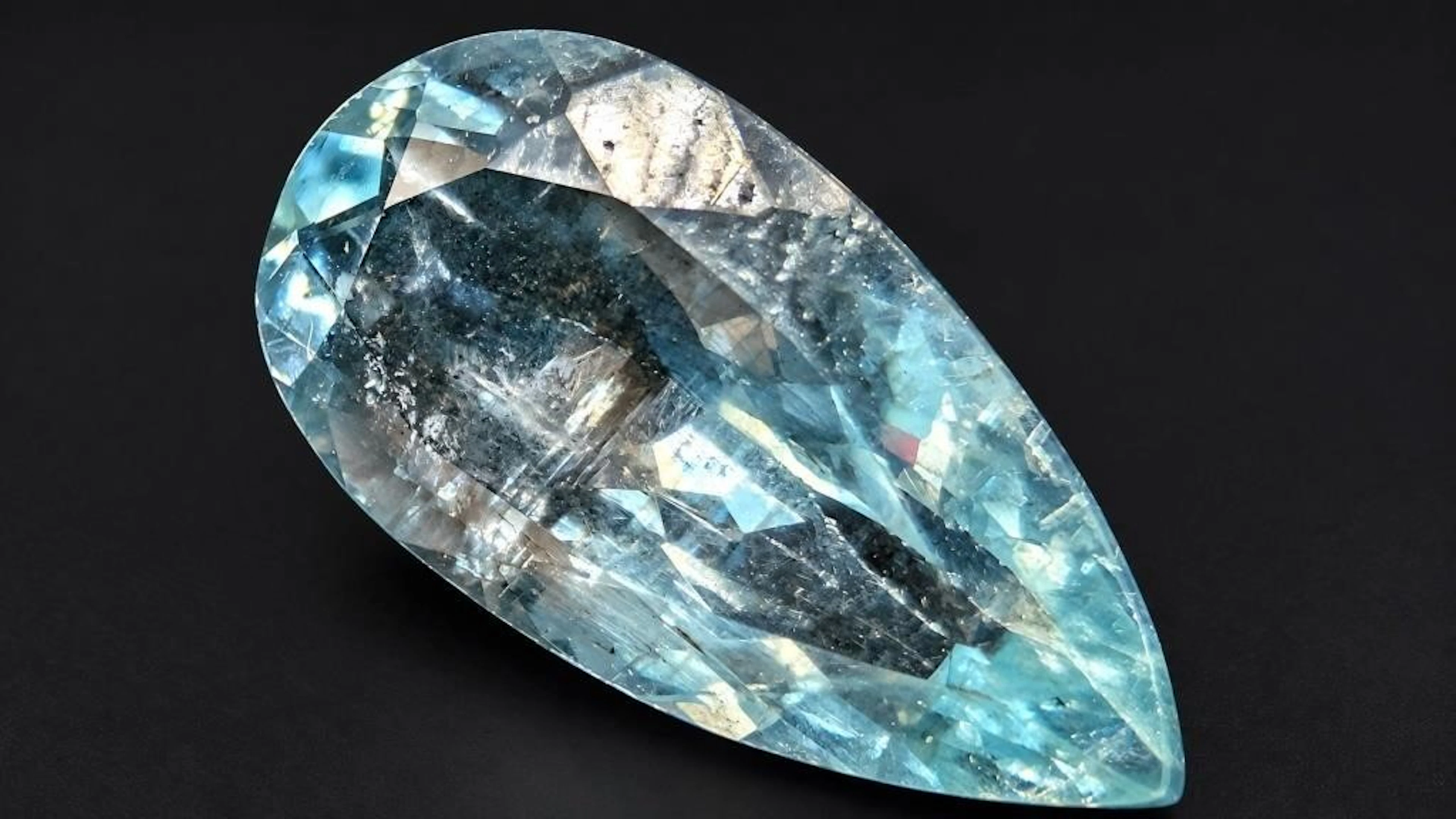 $200, Genuine aquamarine (3.5ct)gemstone, retail v
