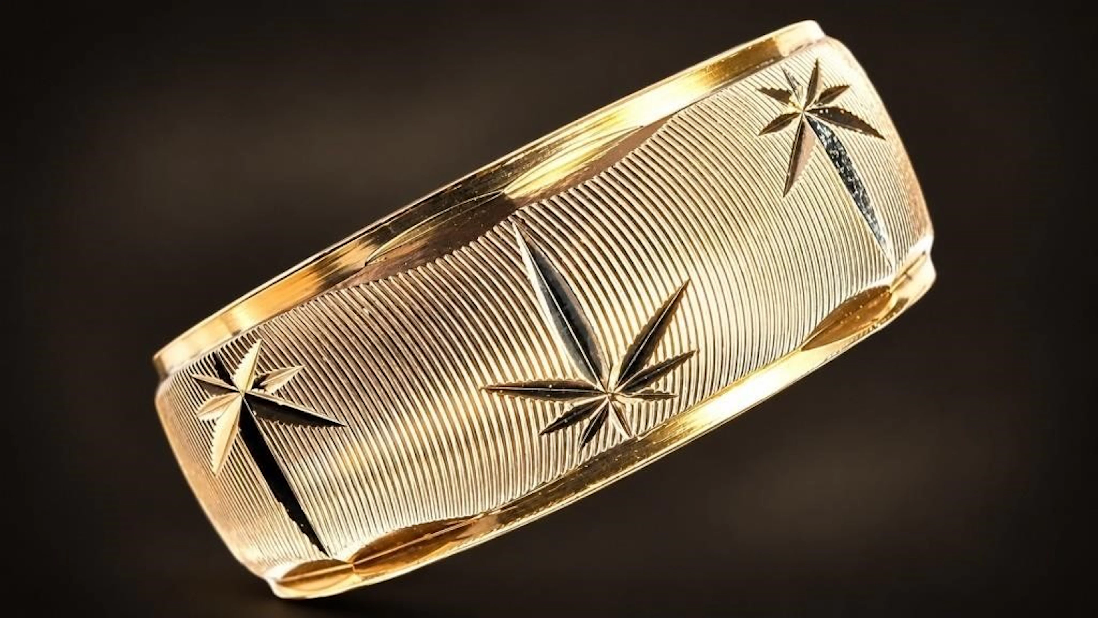 $3400, 10k(4.89g), two tonering, size 9, retail v