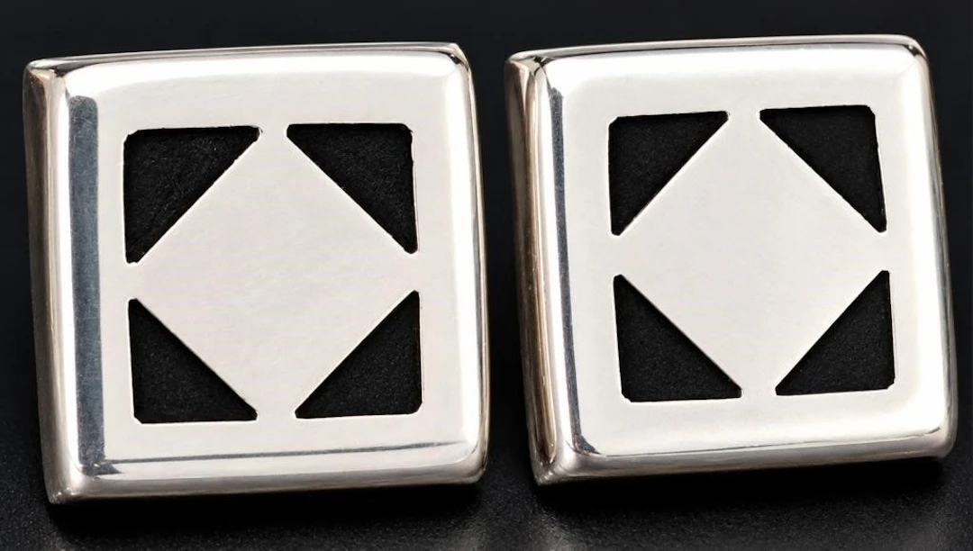 $420, silver(14.3g), earring, retail value $420