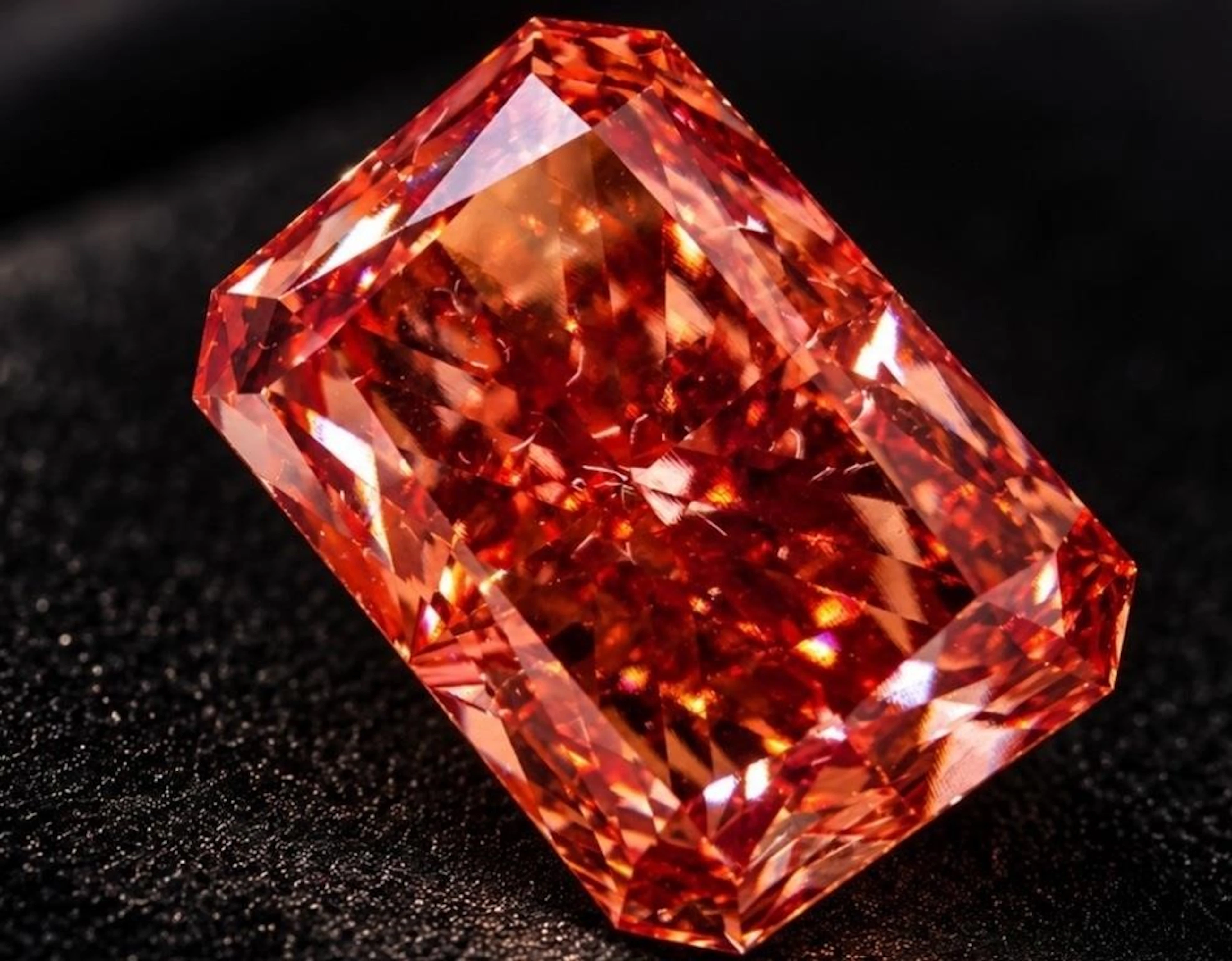 $7000, Lab-grown diamond (4.9ct)gemstone, retail v