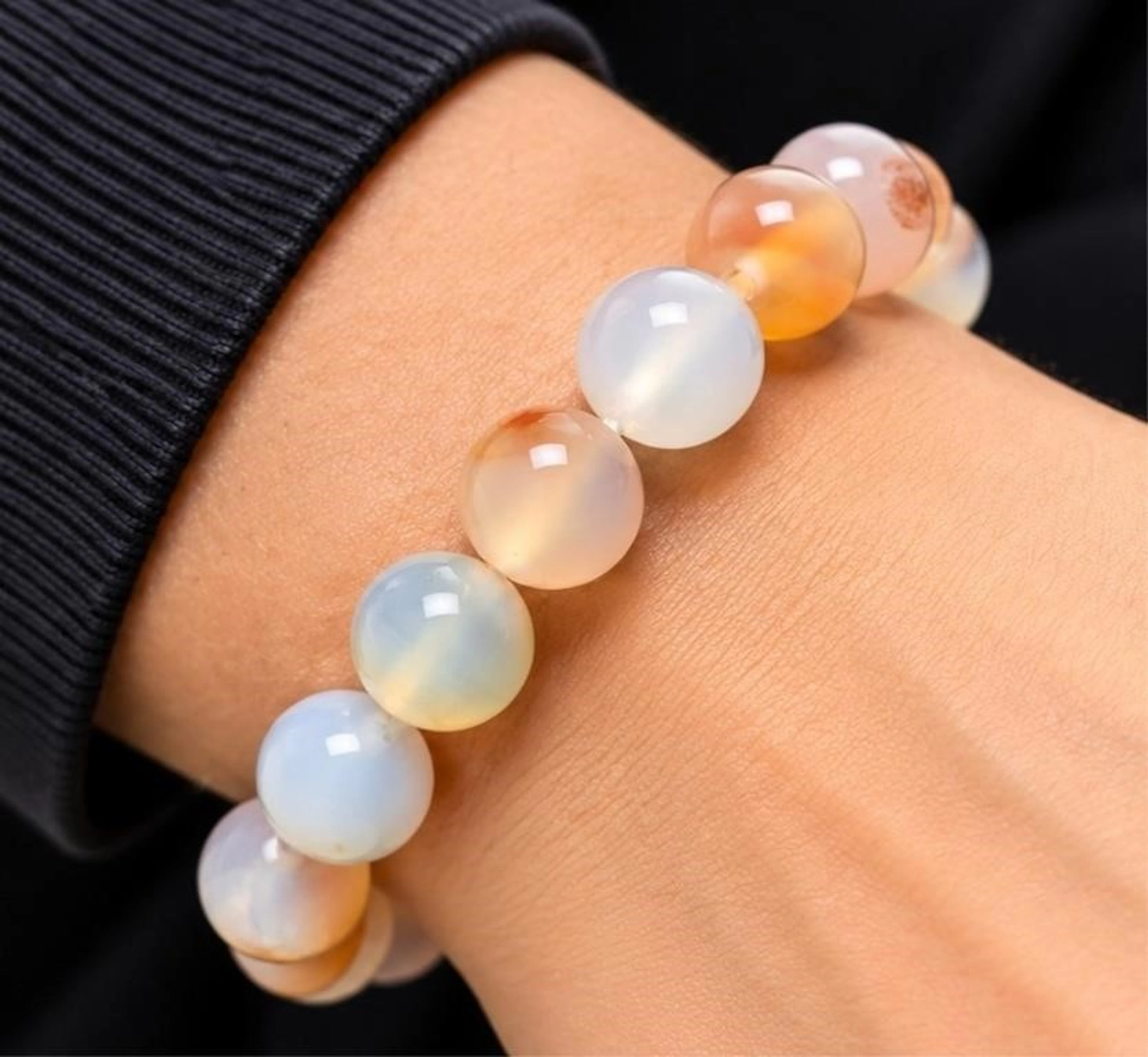 $200, natural agate strechable bracelet , retail