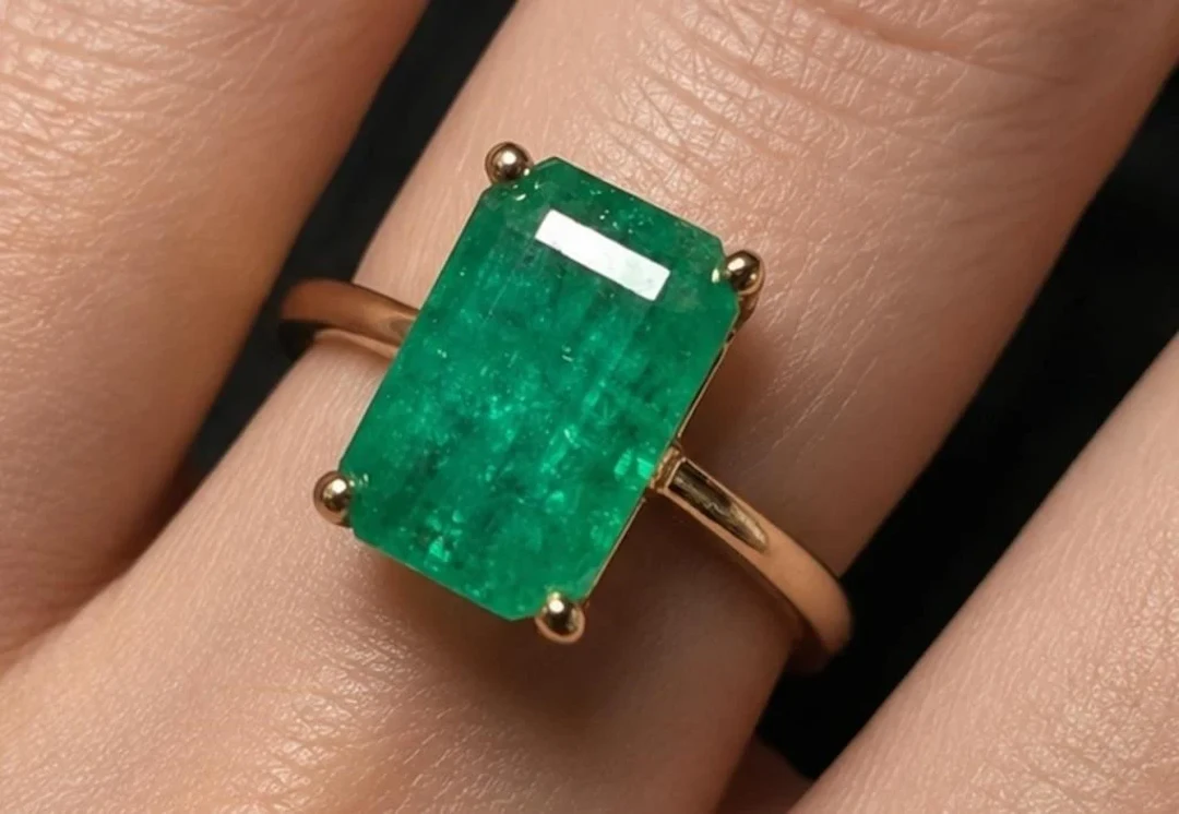 $2800, 10k(1.8g), natural emerald (2ct)ring, size