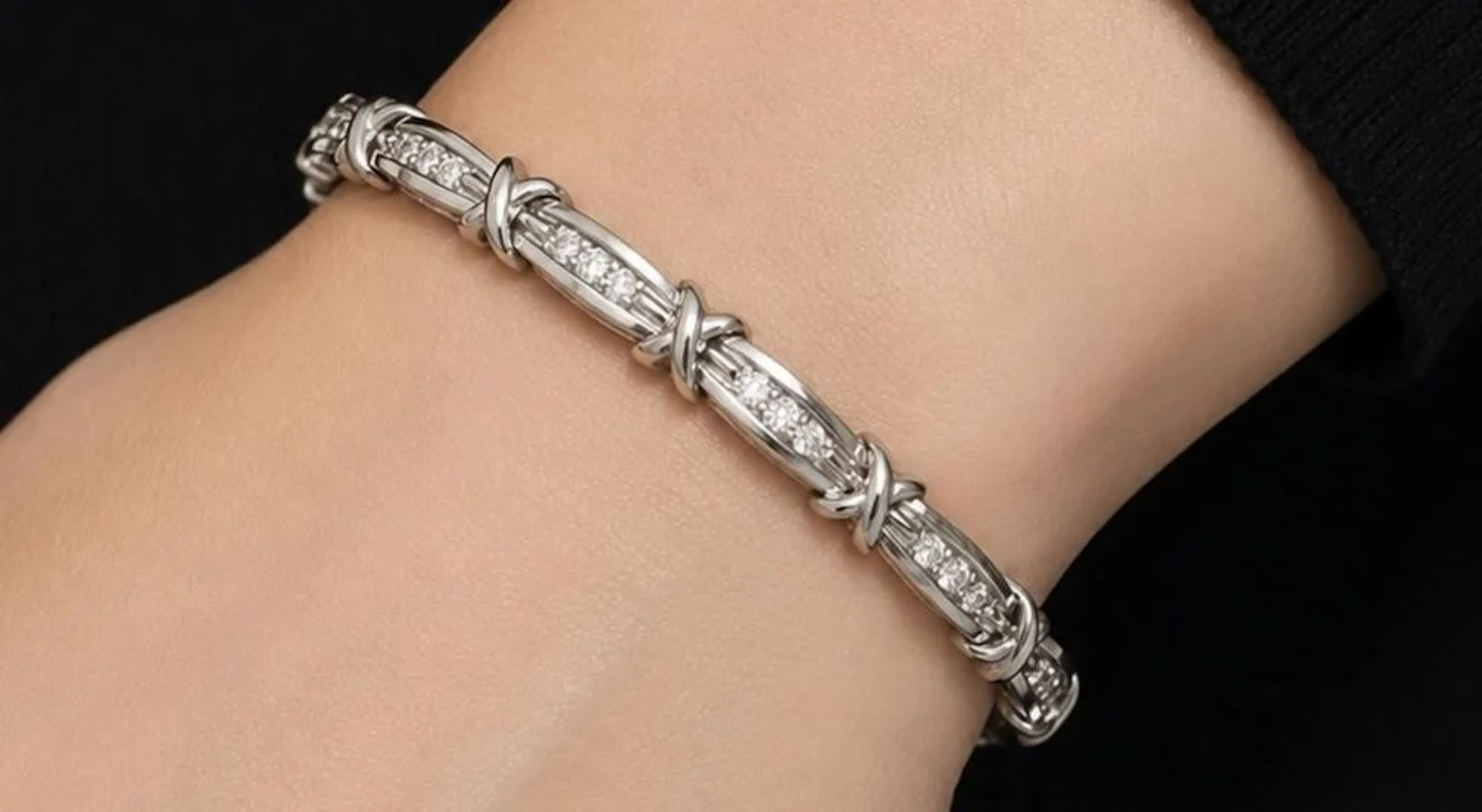$9850, 10k(12.1g), natural diamond (0.3ct) bracele
