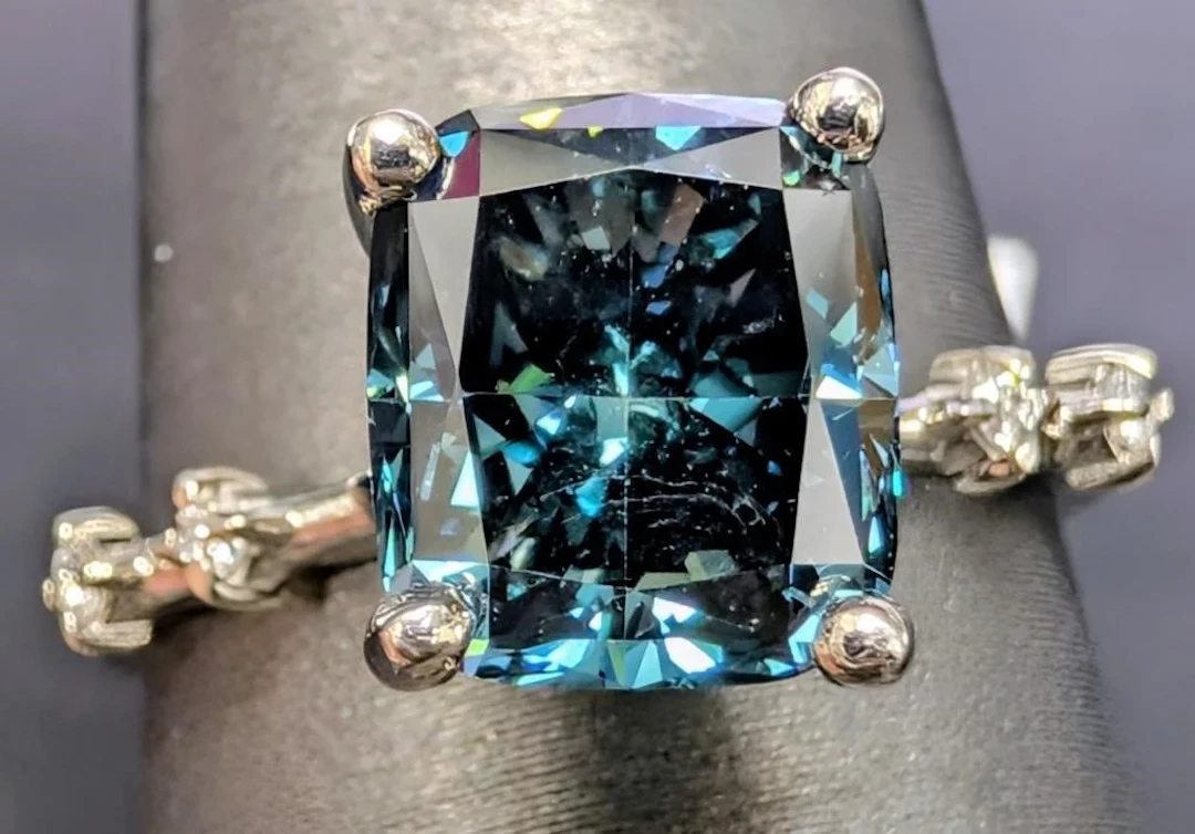 $6200, 10k(2.25g), blue lab diamond (2.7+0.06ct)