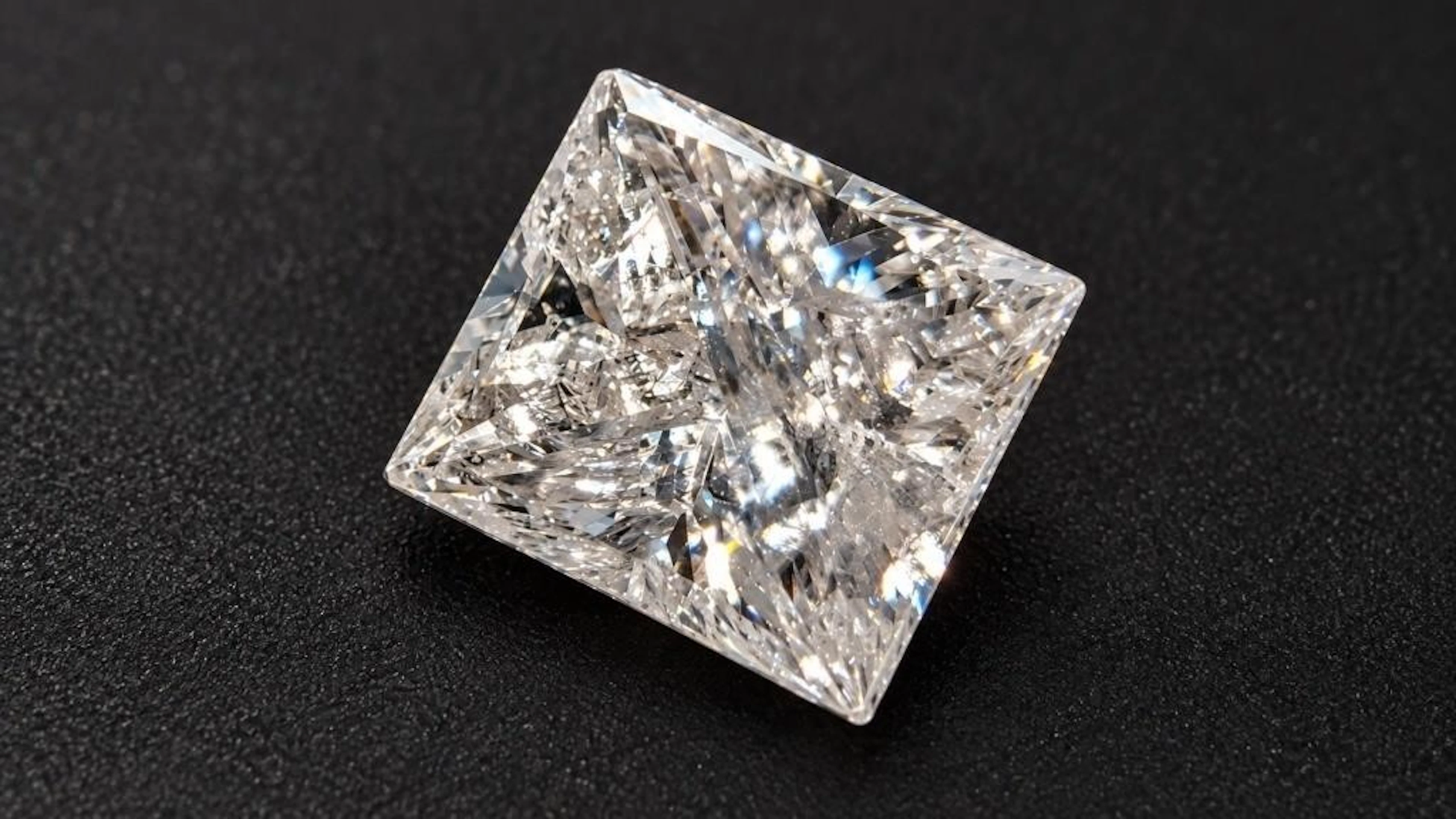 $2000, Rare pink diamond (0.26ct)gemstone, retail