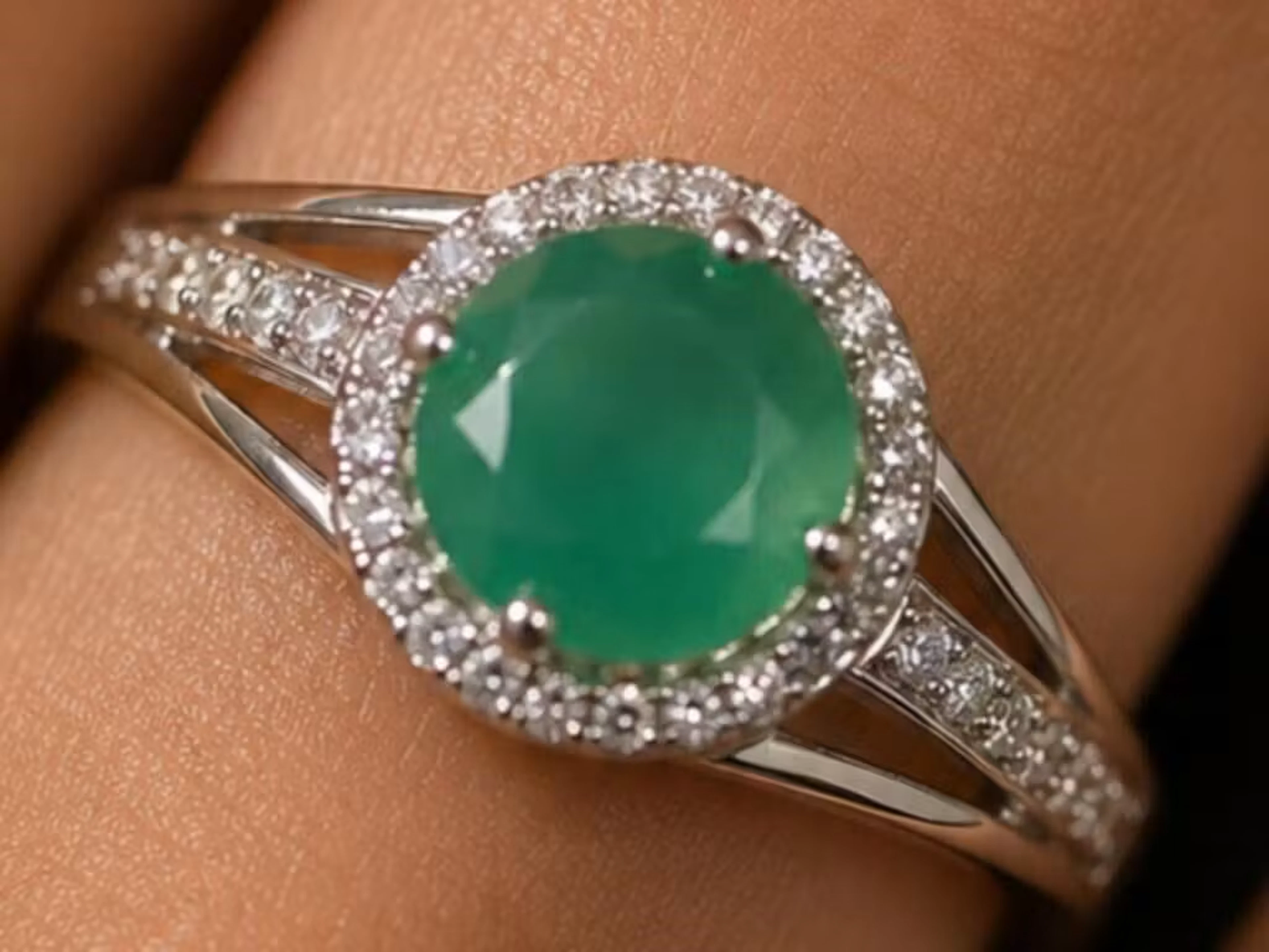 $260, silver(4.3g), green onyx ring, retail value