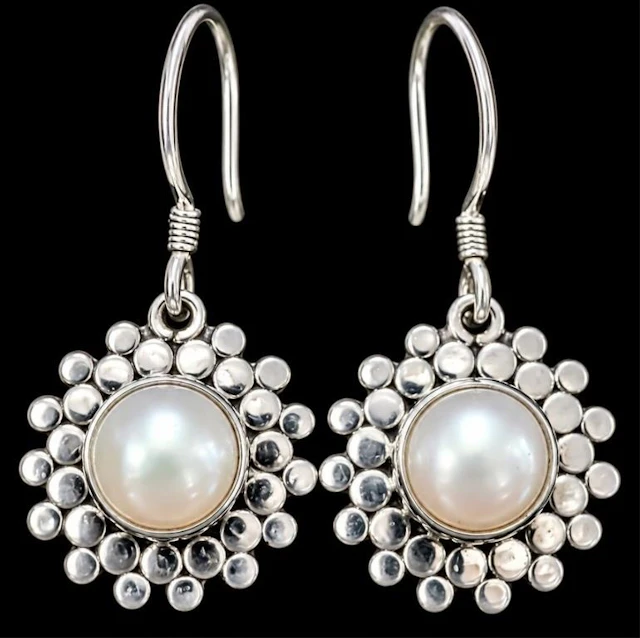$180, silver(5.9g), pearl earring, retail value $